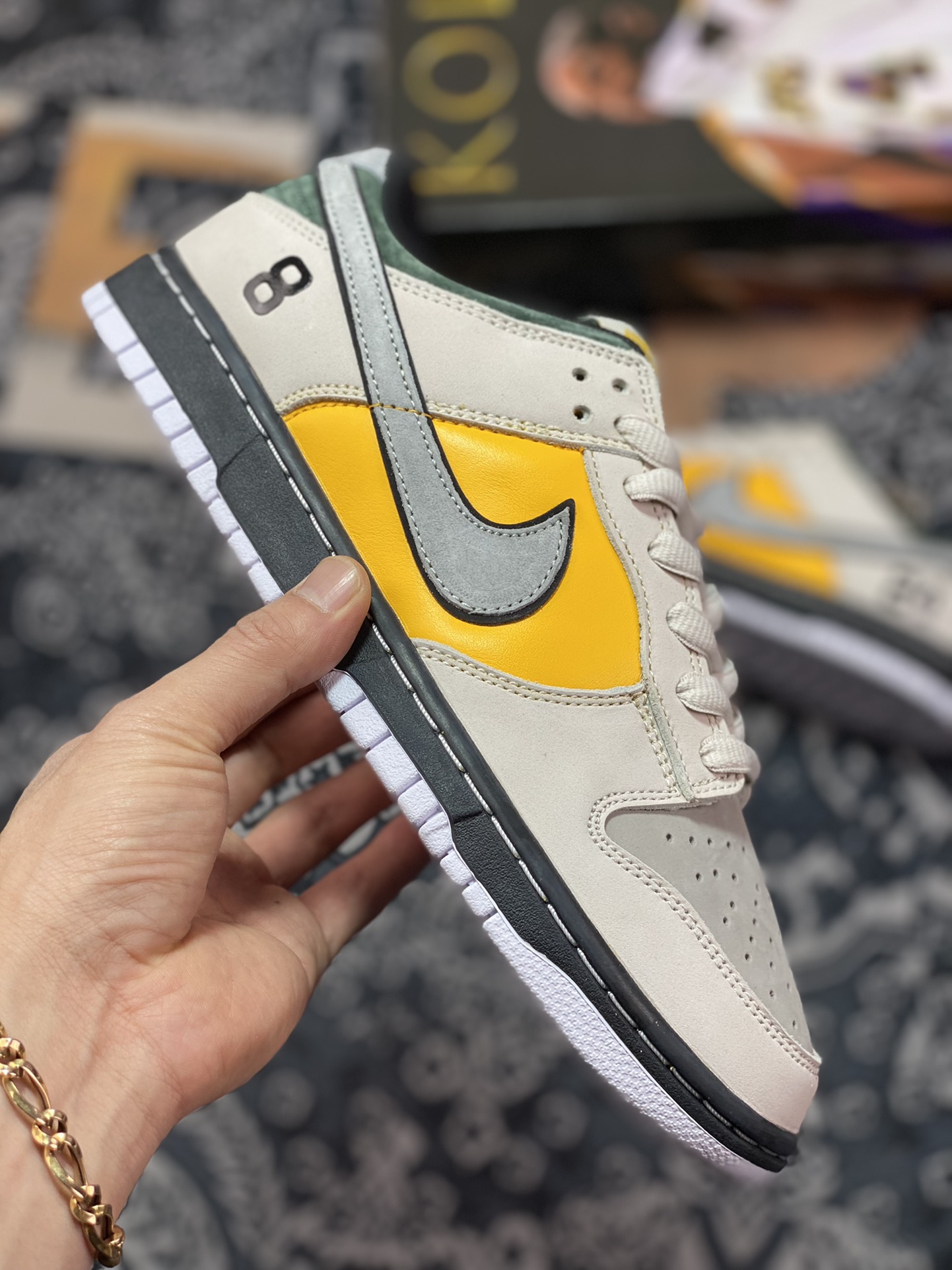 360 Kobe Bryant x Nike SB Dunk Low”8·24”扣篮系列低帮“浅灰黑绿黄”LF2428-005