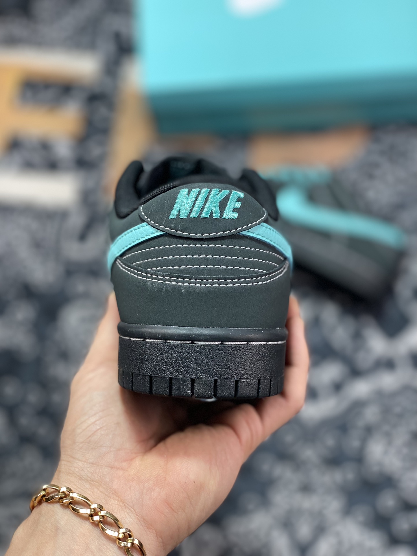 300 Tiffany & Co. x Nike SB Dunk Low Retro”Tiffany & Co.Blue”扣篮系列低帮板鞋“联名黑蒂芙尼蓝”GT0627-332