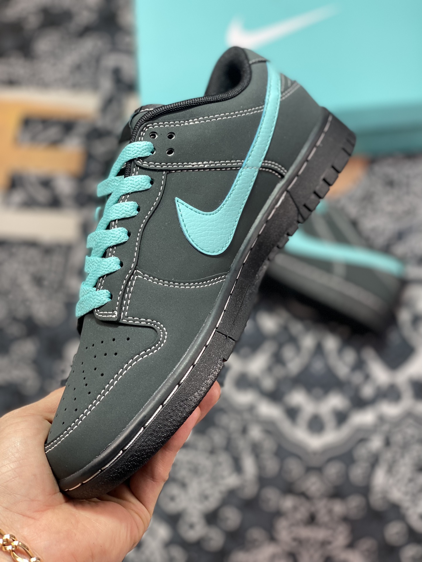 300 Tiffany & Co. x Nike SB Dunk Low Retro”Tiffany & Co.Blue”扣篮系列低帮板鞋“联名黑蒂芙尼蓝”GT0627-332