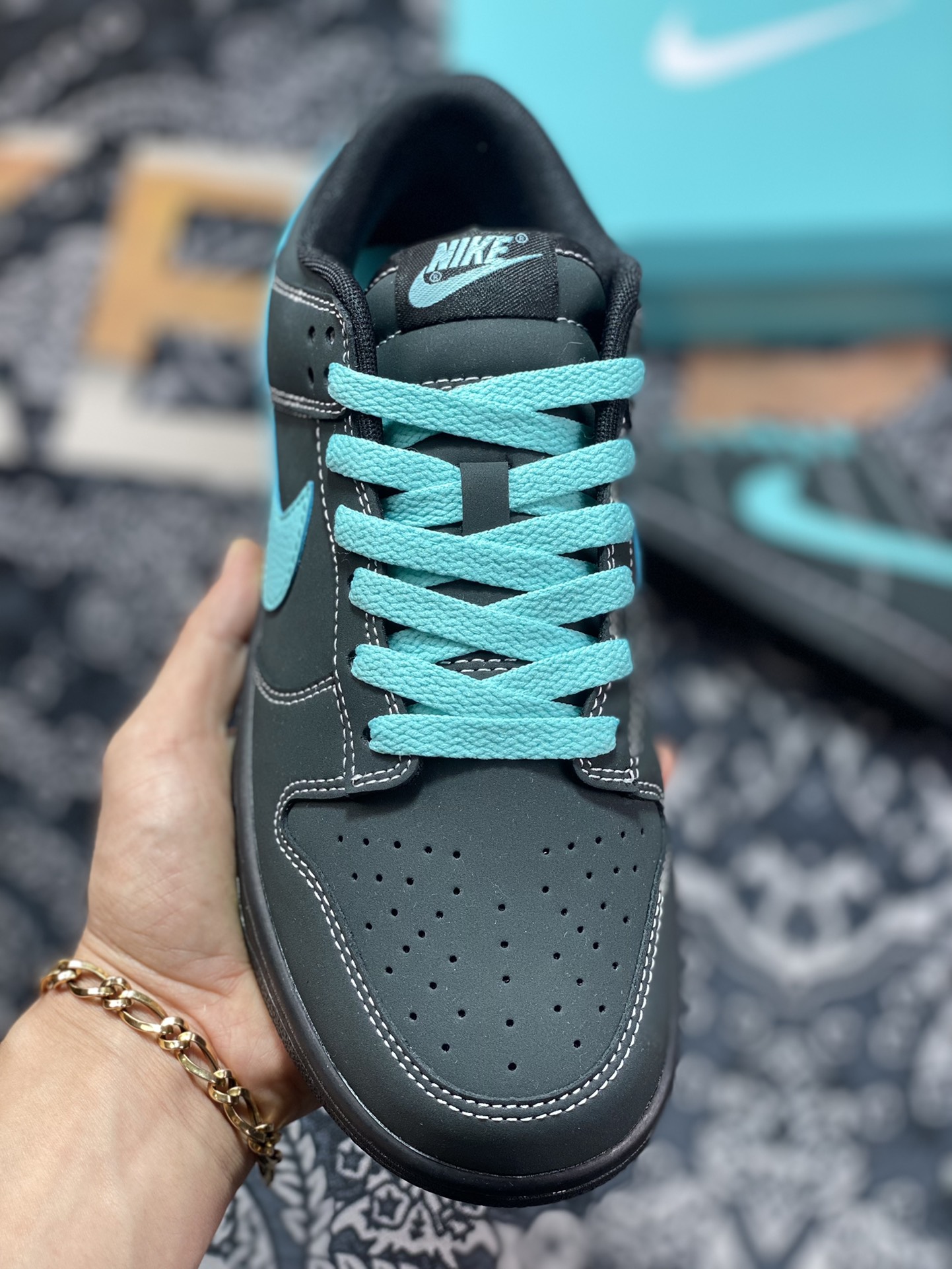 300 Tiffany & Co. x Nike SB Dunk Low Retro”Tiffany & Co.Blue”扣篮系列低帮板鞋“联名黑蒂芙尼蓝”GT0627-332