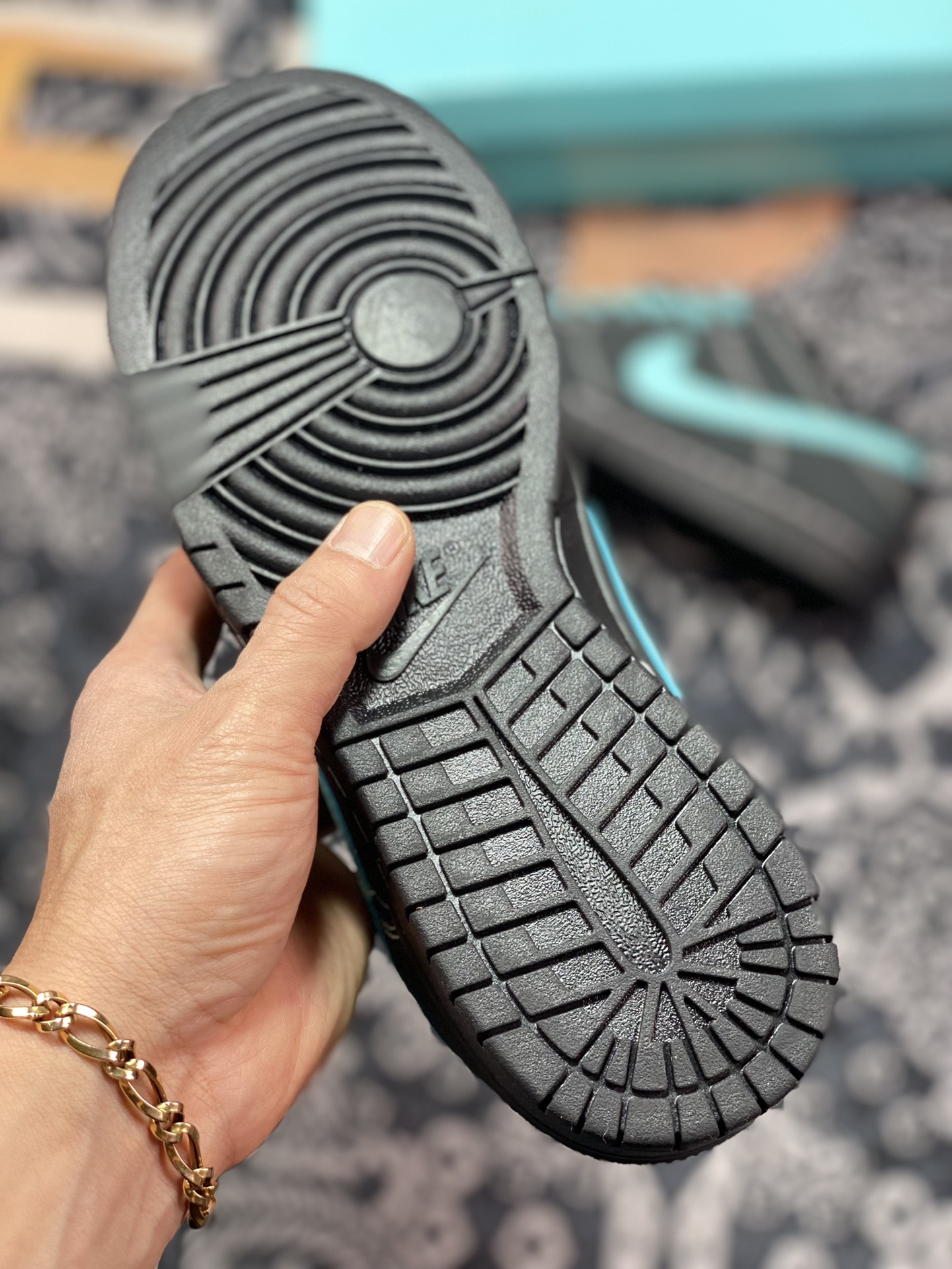 300 Tiffany & Co. x Nike SB Dunk Low Retro”Tiffany & Co.Blue”扣篮系列低帮板鞋“联名黑蒂芙尼蓝”GT0627-332