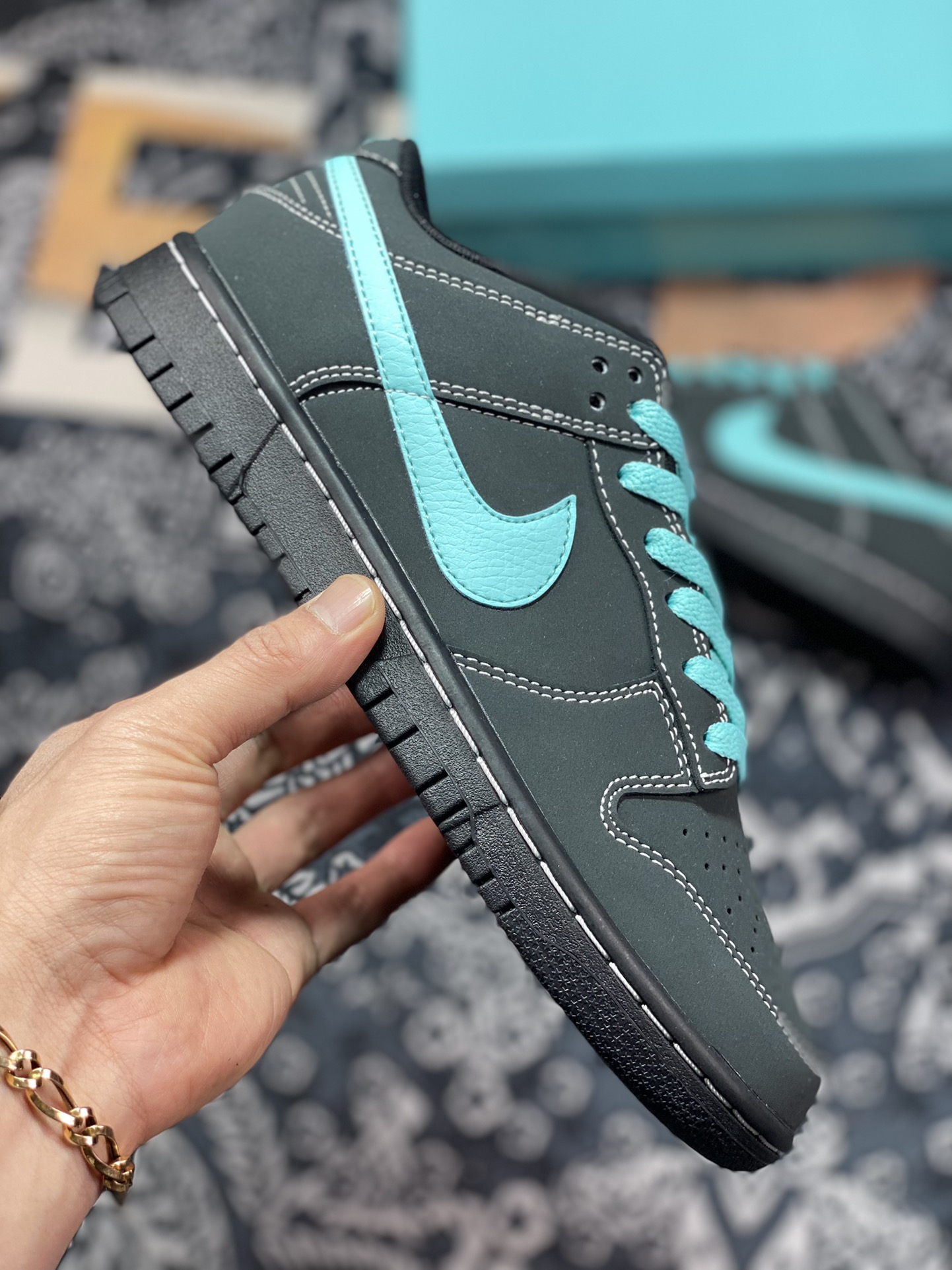 300 Tiffany & Co. x Nike SB Dunk Low Retro”Tiffany & Co.Blue”扣篮系列低帮板鞋“联名黑蒂芙尼蓝”GT0627-332