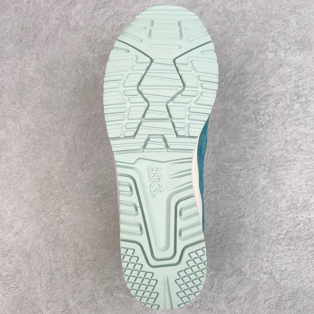 图片[9]-＃纯原福利 Asics Gel-Lyte III 亚瑟士3代系列低帮经典复古休闲运动跑步鞋 伴随着复古跑鞋的再度盛行，让不少运动品牌都将自家经典鞋款重新带回，ASICS 亚瑟士这两年受到众多球鞋爱好者追捧。近期，ASICS 亚瑟士以自己经典的 GEL-LYTE III OG 为蓝本推出了两双全新配色。第一双选择了灰色、藏蓝色和蒂芙尼蓝色拼接呈现，随之妆点一抹粉色，使整双鞋低调又不失细节。材质选择了大面积麂皮与网眼面料打造，保证了质感与透气性兼备。最后以略微泛黄的中底收尾，完善整体设计。另一双以深浅不同的卡其色打造鞋身，缀以淡紫色丰富鞋身细节，想必第一双会更加适合女生上脚。用料与上一双完全相同，提供了优秀的质感。尺码：36 37 37.5 38 39 39.5 40 40.5 41.5 42 42.5 43.5 44 45-选品中心