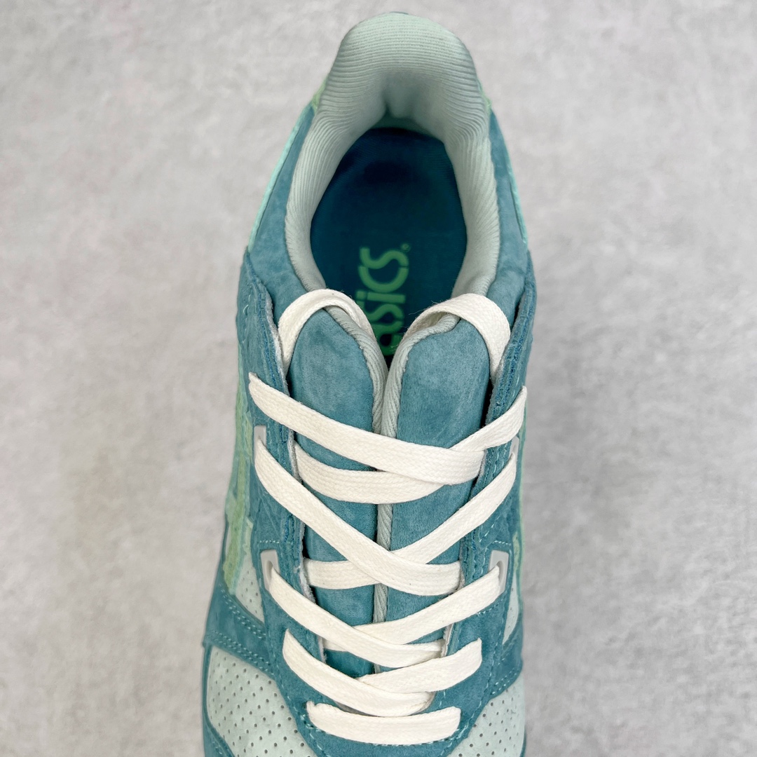 图片[5]-＃纯原福利 Asics Gel-Lyte III 亚瑟士3代系列低帮经典复古休闲运动跑步鞋 伴随着复古跑鞋的再度盛行，让不少运动品牌都将自家经典鞋款重新带回，ASICS 亚瑟士这两年受到众多球鞋爱好者追捧。近期，ASICS 亚瑟士以自己经典的 GEL-LYTE III OG 为蓝本推出了两双全新配色。第一双选择了灰色、藏蓝色和蒂芙尼蓝色拼接呈现，随之妆点一抹粉色，使整双鞋低调又不失细节。材质选择了大面积麂皮与网眼面料打造，保证了质感与透气性兼备。最后以略微泛黄的中底收尾，完善整体设计。另一双以深浅不同的卡其色打造鞋身，缀以淡紫色丰富鞋身细节，想必第一双会更加适合女生上脚。用料与上一双完全相同，提供了优秀的质感。尺码：36 37 37.5 38 39 39.5 40 40.5 41.5 42 42.5 43.5 44 45-选品中心