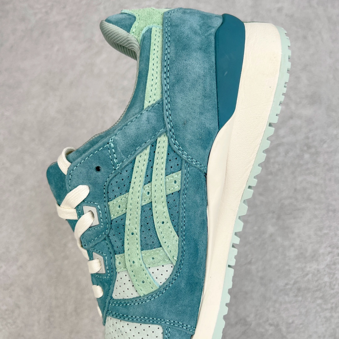 图片[7]-＃纯原福利 Asics Gel-Lyte III 亚瑟士3代系列低帮经典复古休闲运动跑步鞋 伴随着复古跑鞋的再度盛行，让不少运动品牌都将自家经典鞋款重新带回，ASICS 亚瑟士这两年受到众多球鞋爱好者追捧。近期，ASICS 亚瑟士以自己经典的 GEL-LYTE III OG 为蓝本推出了两双全新配色。第一双选择了灰色、藏蓝色和蒂芙尼蓝色拼接呈现，随之妆点一抹粉色，使整双鞋低调又不失细节。材质选择了大面积麂皮与网眼面料打造，保证了质感与透气性兼备。最后以略微泛黄的中底收尾，完善整体设计。另一双以深浅不同的卡其色打造鞋身，缀以淡紫色丰富鞋身细节，想必第一双会更加适合女生上脚。用料与上一双完全相同，提供了优秀的质感。尺码：36 37 37.5 38 39 39.5 40 40.5 41.5 42 42.5 43.5 44 45-选品中心