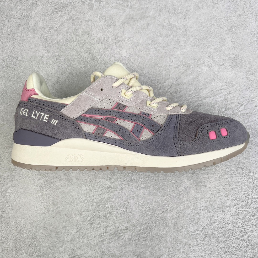 ＃纯原福利 Asics Gel-Lyte III 亚瑟士3代系列低帮经典复古休闲运动跑步鞋 伴随着复古跑鞋的再度盛行，让不少运动品牌都将自家经典鞋款重新带回，ASICS 亚瑟士这两年受到众多球鞋爱好者追捧。近期，ASICS 亚瑟士以自己经典的 GEL-LYTE III OG 为蓝本推出了两双全新配色。第一双选择了灰色、藏蓝色和蒂芙尼蓝色拼接呈现，随之妆点一抹粉色，使整双鞋低调又不失细节。材质选择了大面积麂皮与网眼面料打造，保证了质感与透气性兼备。最后以略微泛黄的中底收尾，完善整体设计。另一双以深浅不同的卡其色打造鞋身，缀以淡紫色丰富鞋身细节，想必第一双会更加适合女生上脚。用料与上一双完全相同，提供了优秀的质感。尺码：36 37 37.5 38 39 39.5 40 40.5 41.5 42 42.5 43.5 44 45-选品中心