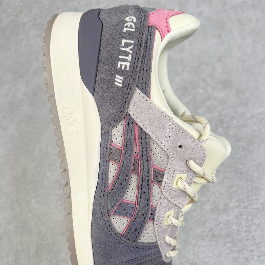图片[6]-＃纯原福利 Asics Gel-Lyte III 亚瑟士3代系列低帮经典复古休闲运动跑步鞋 伴随着复古跑鞋的再度盛行，让不少运动品牌都将自家经典鞋款重新带回，ASICS 亚瑟士这两年受到众多球鞋爱好者追捧。近期，ASICS 亚瑟士以自己经典的 GEL-LYTE III OG 为蓝本推出了两双全新配色。第一双选择了灰色、藏蓝色和蒂芙尼蓝色拼接呈现，随之妆点一抹粉色，使整双鞋低调又不失细节。材质选择了大面积麂皮与网眼面料打造，保证了质感与透气性兼备。最后以略微泛黄的中底收尾，完善整体设计。另一双以深浅不同的卡其色打造鞋身，缀以淡紫色丰富鞋身细节，想必第一双会更加适合女生上脚。用料与上一双完全相同，提供了优秀的质感。尺码：36 37 37.5 38 39 39.5 40 40.5 41.5 42 42.5 43.5 44 45-选品中心