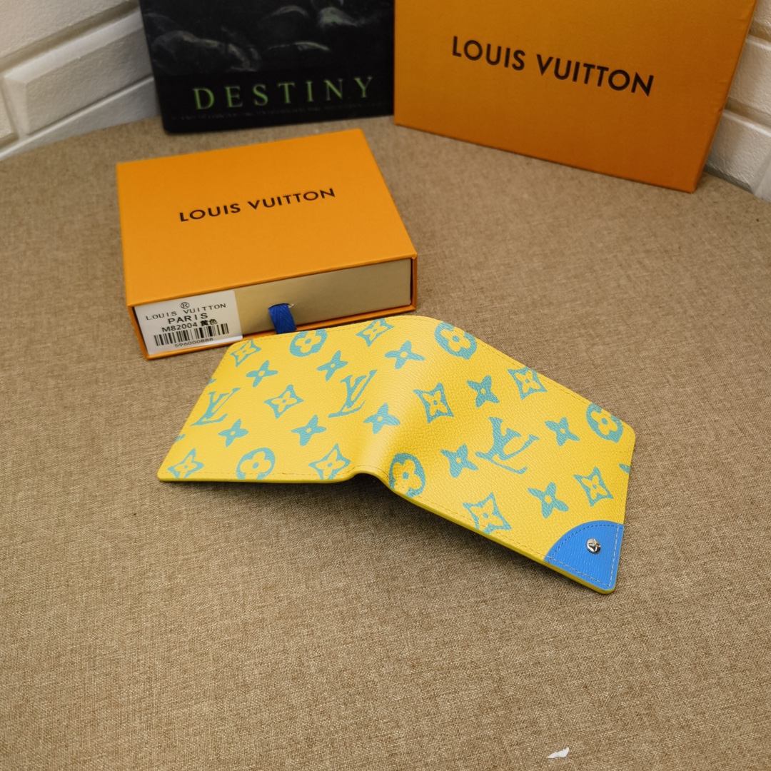 Classic Leather Bifold Wallet - Gift Presentation