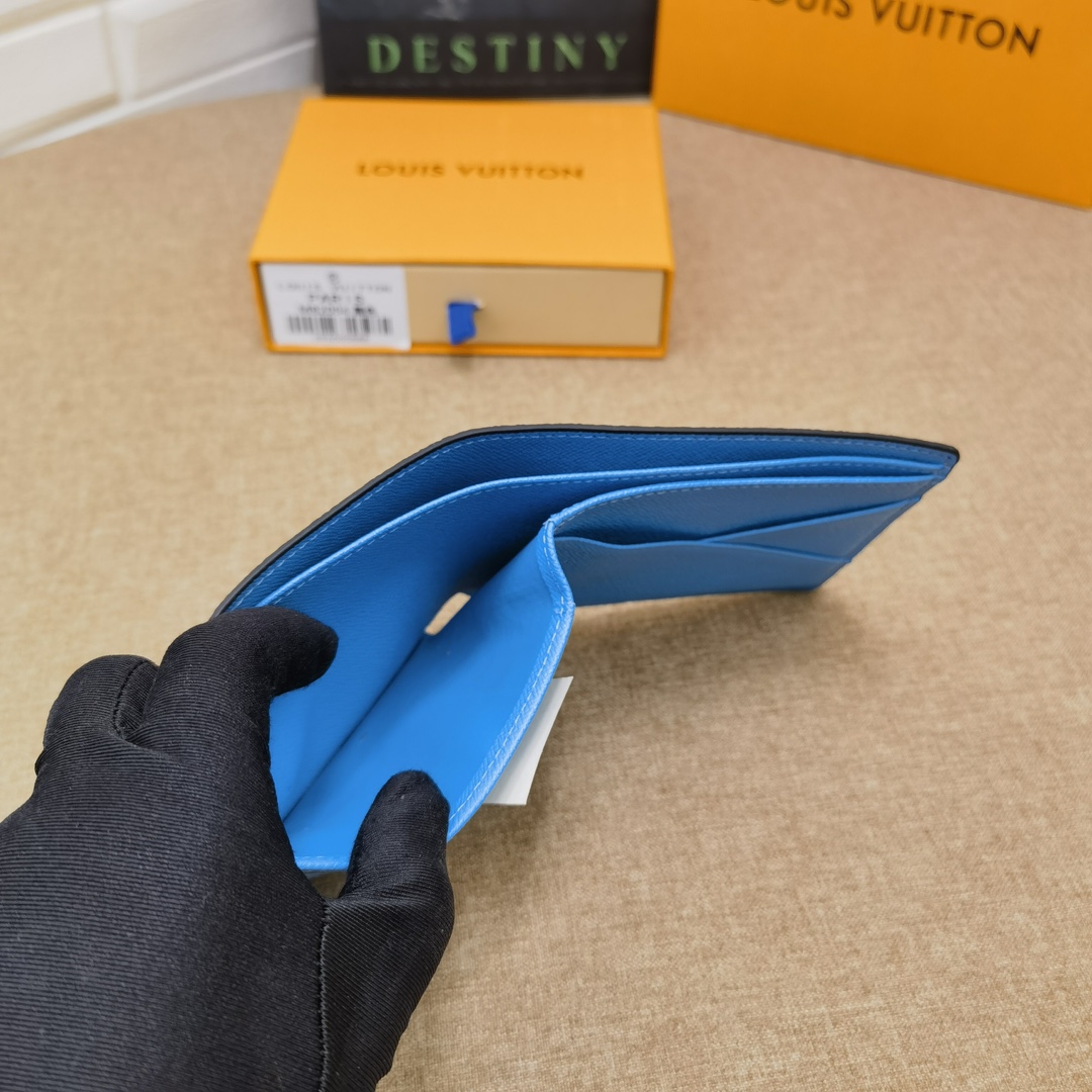 Side profile of the leather wallet