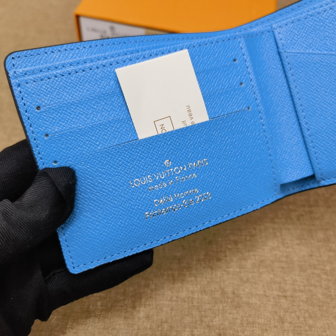 Bifold wallet in different colors
