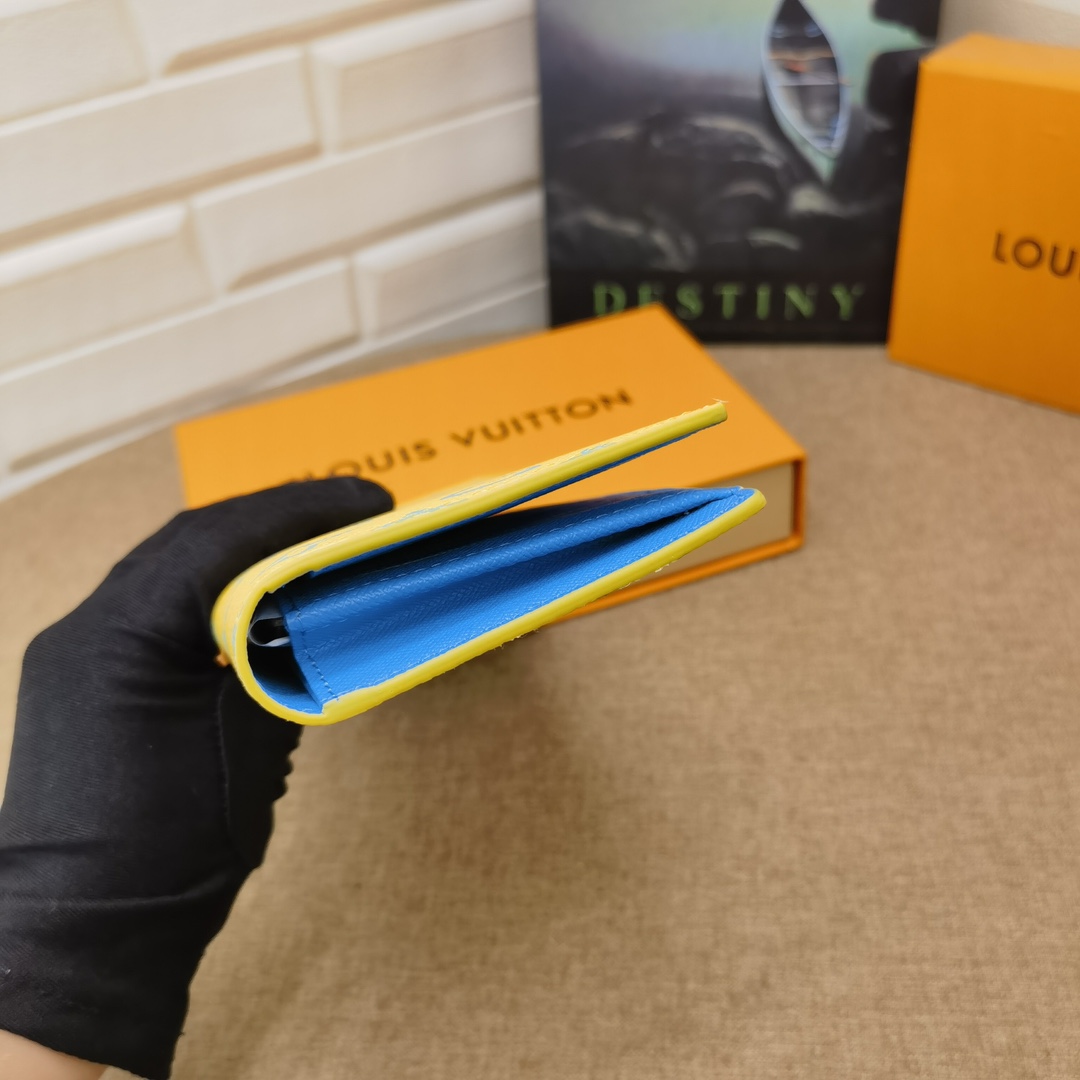 Leather long wallet bill compartment