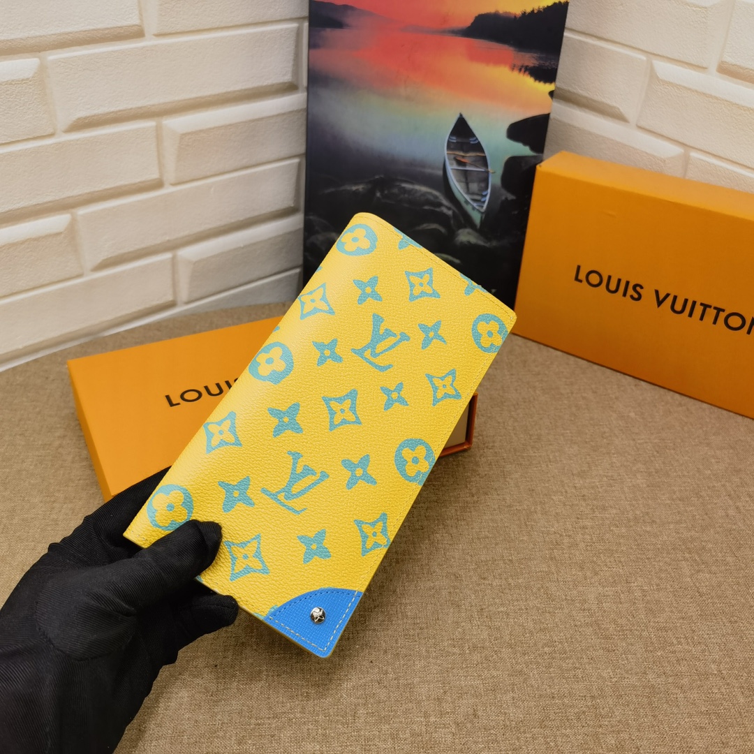 Side view of the leather long wallet