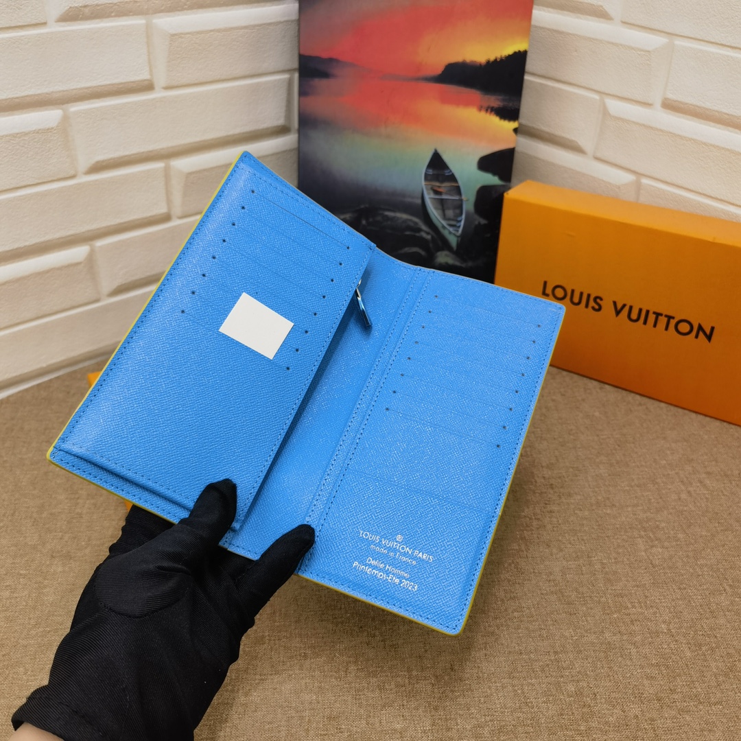 Leather long wallet with card slots