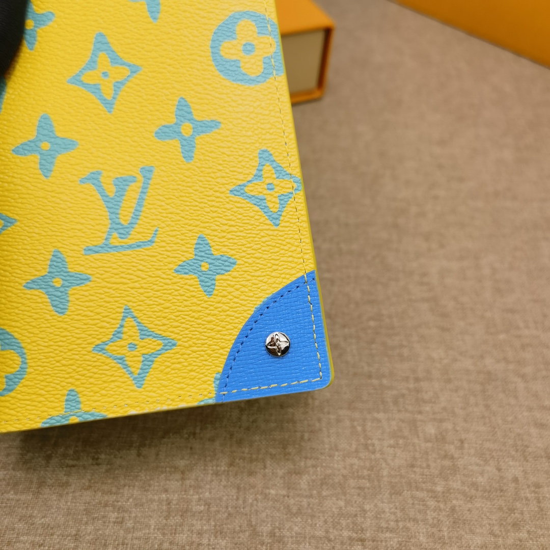 Leather long wallet interior view