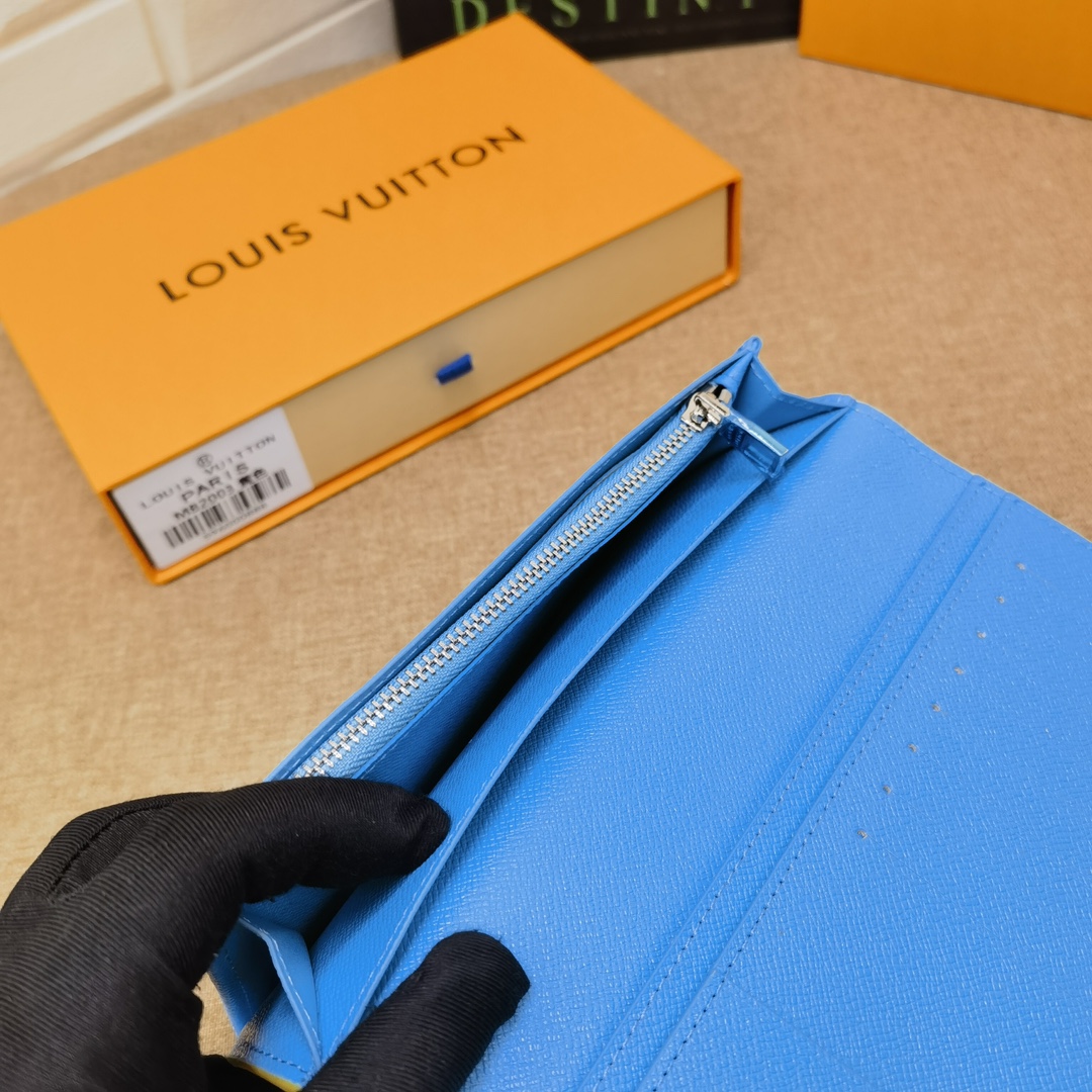 Genuine leather long wallet in the packaging