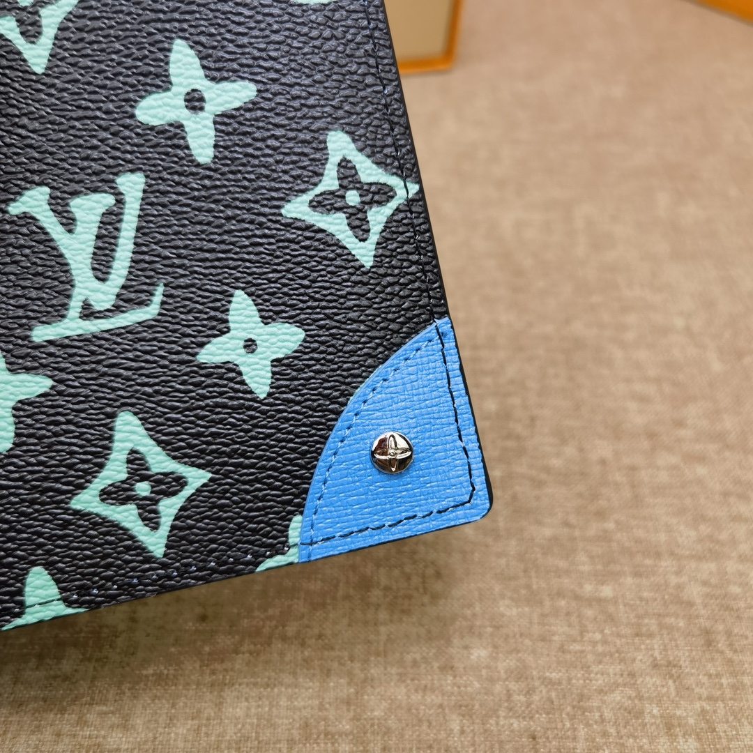 Elegant leather long wallet interior