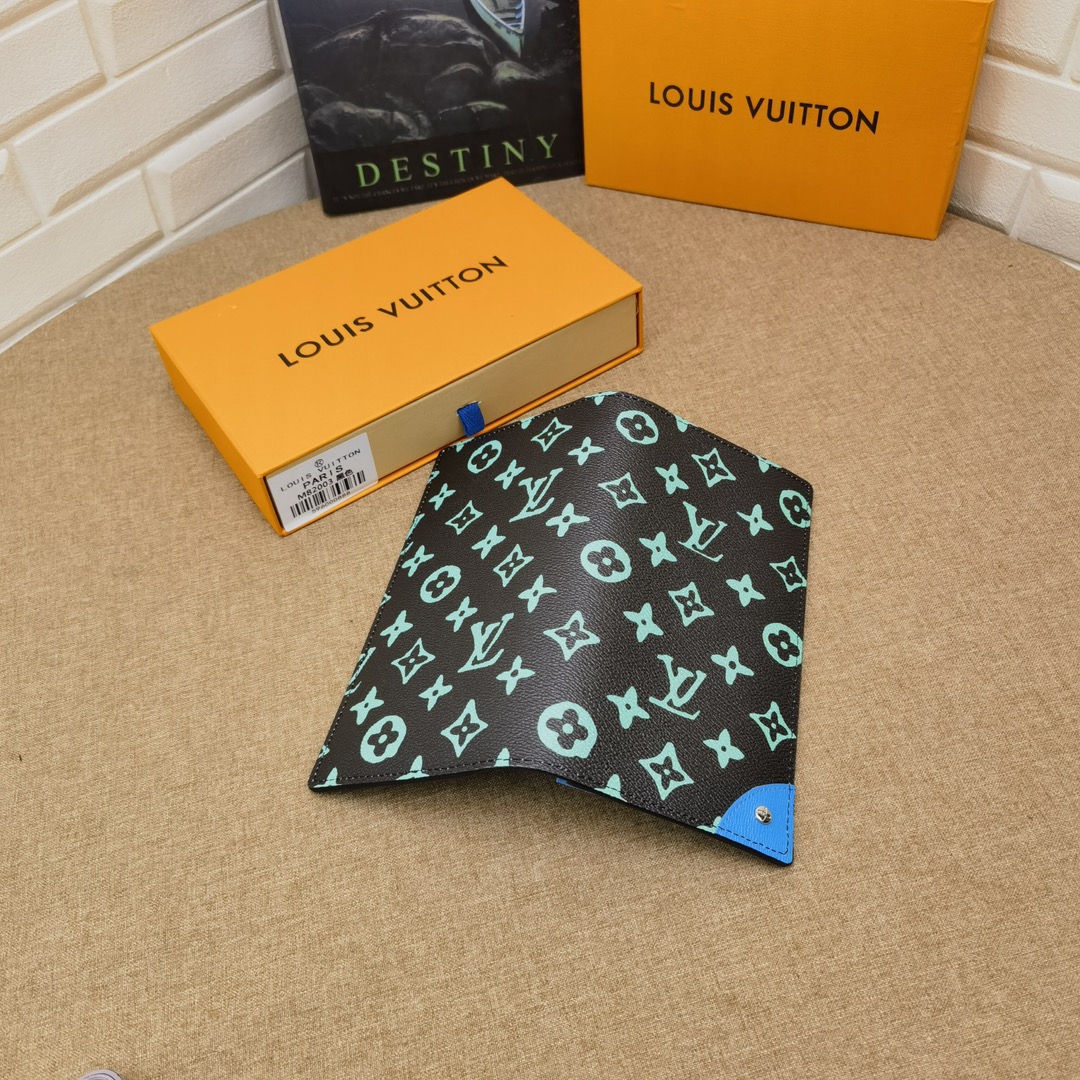 Close up of the leather texture on the long wallet