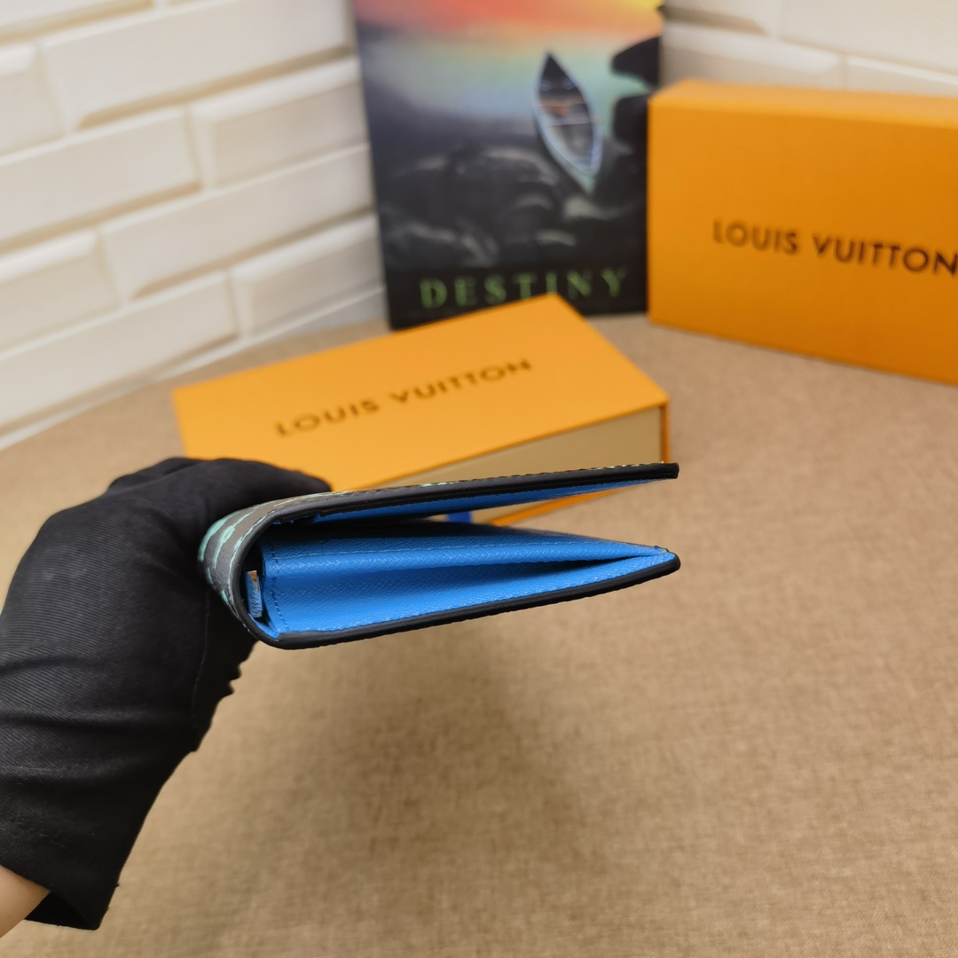 Leather long wallet zipper close up