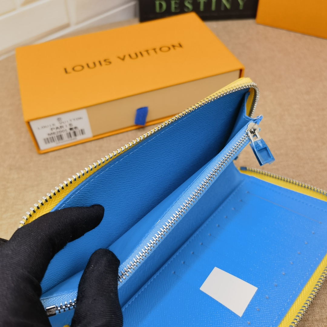 Leather Bifold Wallet - Durable Construction