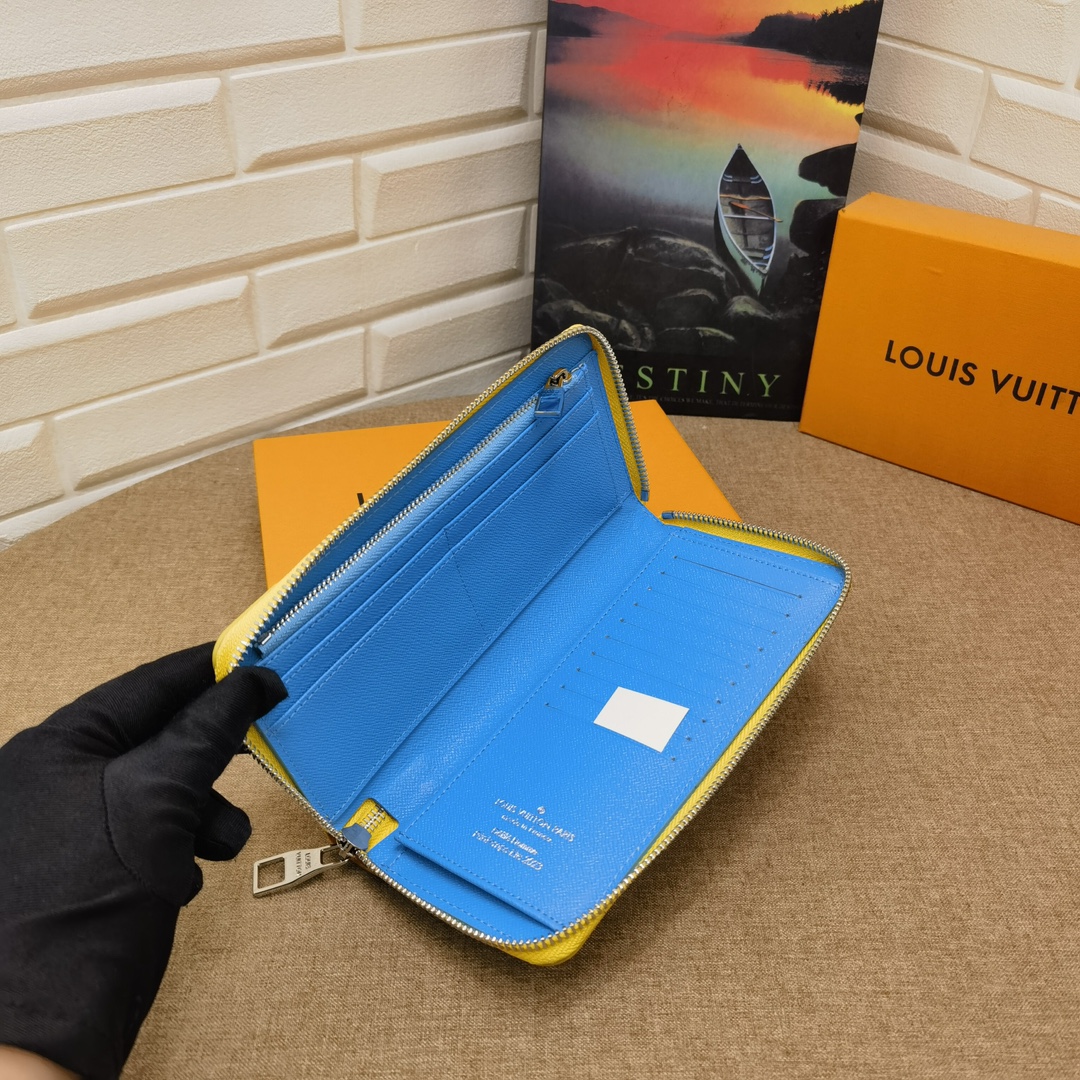 Bifold Leather Wallet - Slim Profile