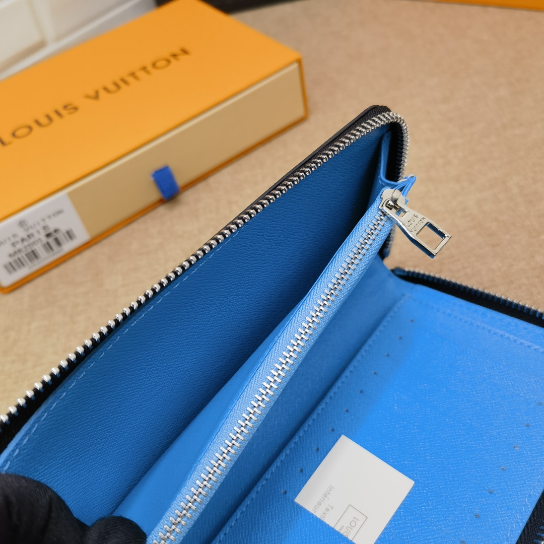 Leather Clutch Wallet with Zipper Pocket