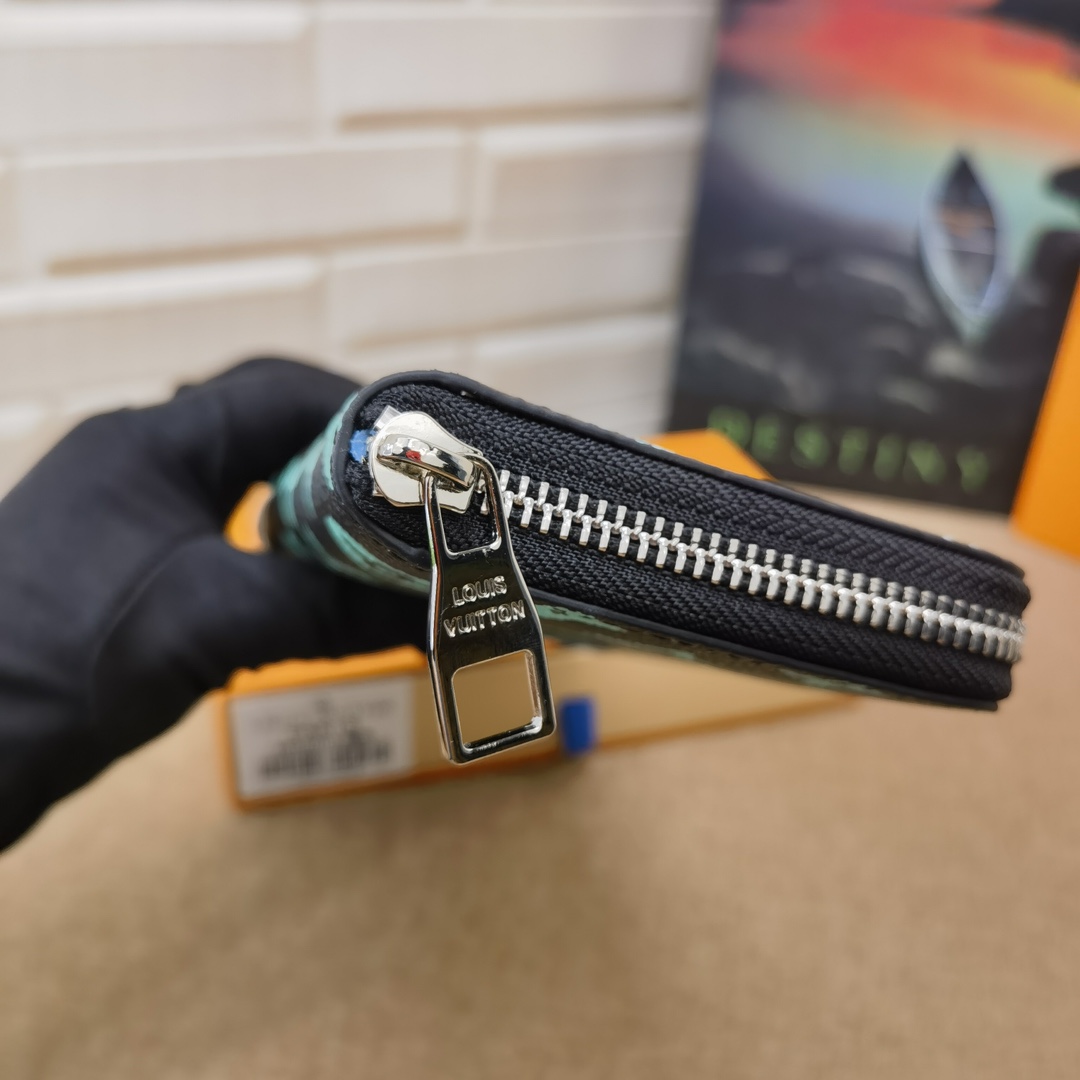 Clutch wallet with card slots