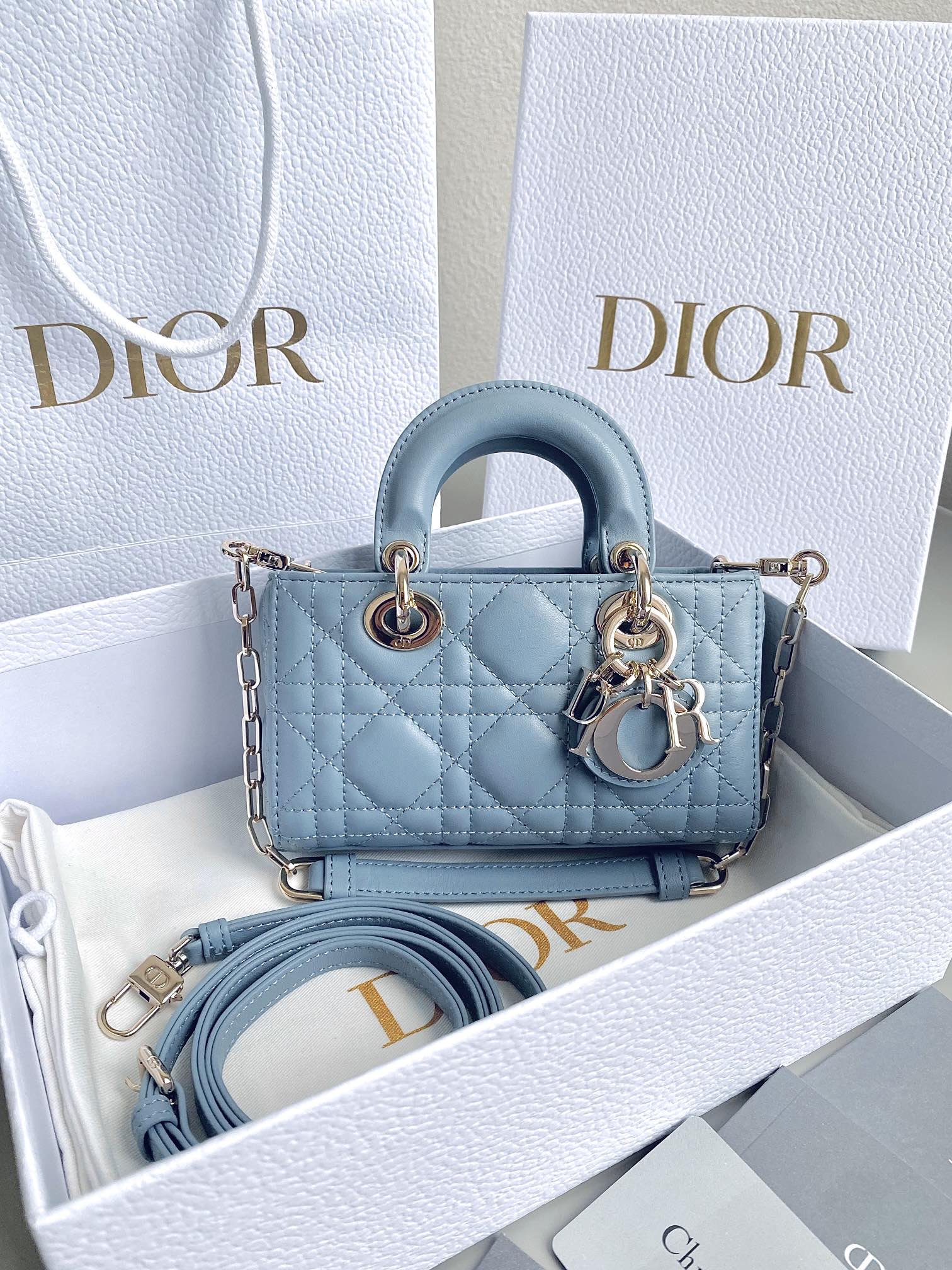 Dior 云雾蓝 超迷你𝗗-𝗝𝗼𝘆 𝗯𝗮𝗴七夕爱心款 果然就是轮回 回归了一把中古戴妃长方包形