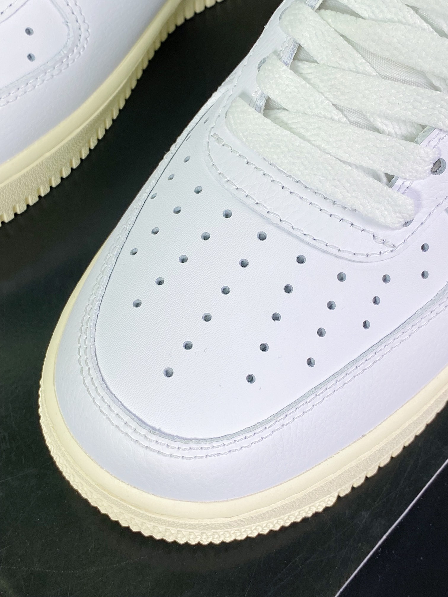 Air Force 1′07 Low”Plaid”空军一号经典低帮板鞋“白酒红绿苏格兰格子奶油底”DV0789-100