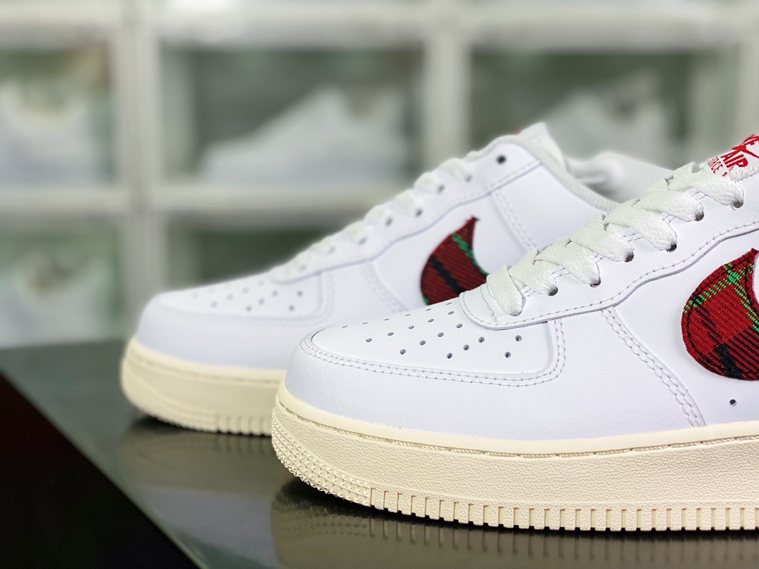 Air Force 1′07 Low”Plaid”空军一号经典低帮板鞋“白酒红绿苏格兰格子奶油底”DV0789-100