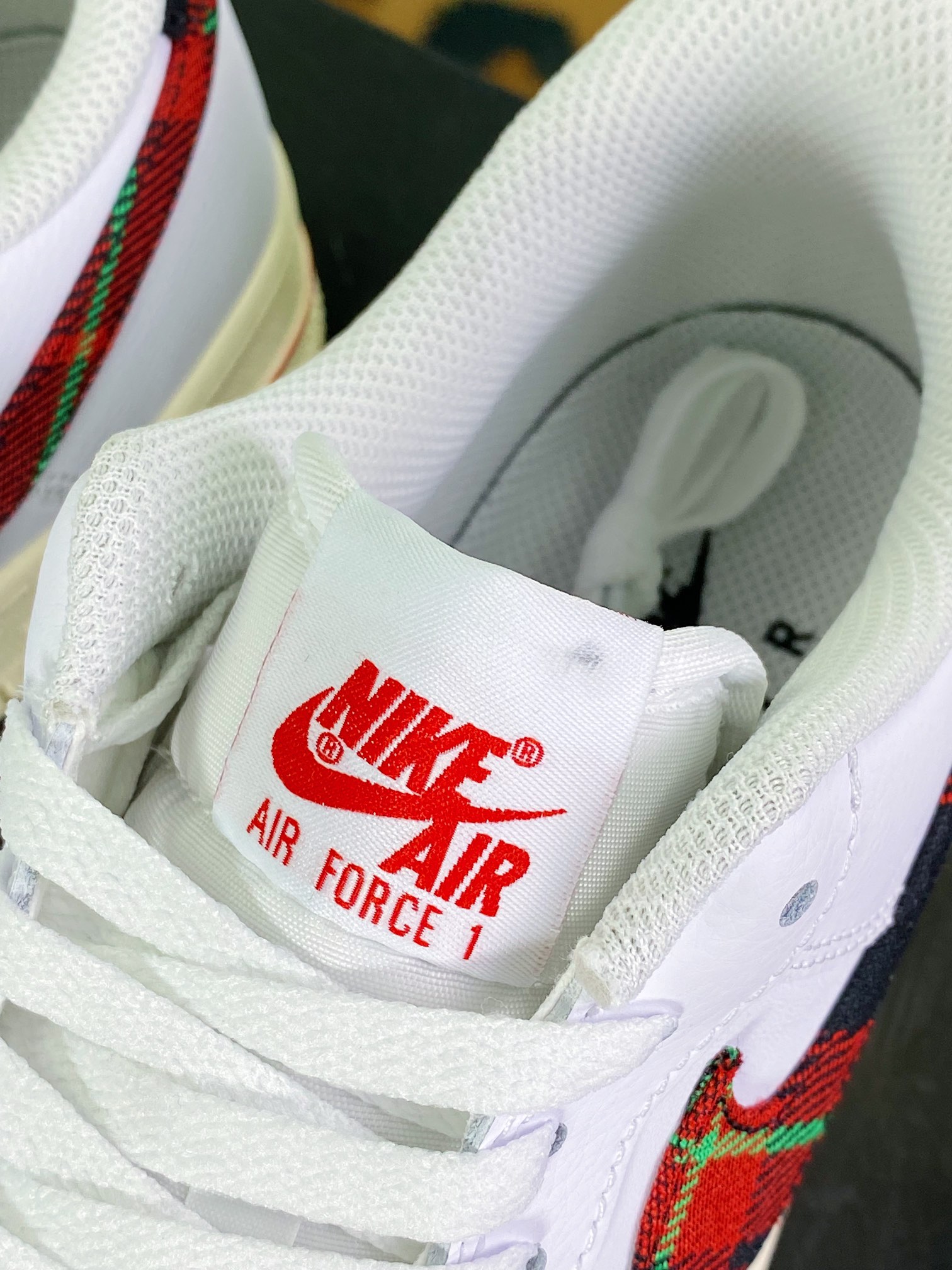 Air Force 1′07 Low”Plaid”空军一号经典低帮板鞋“白酒红绿苏格兰格子奶油底”DV0789-100