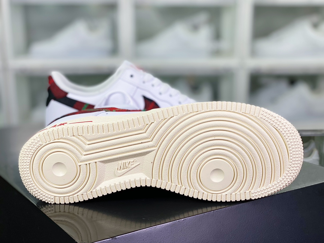 Air Force 1′07 Low”Plaid”空军一号经典低帮板鞋“白酒红绿苏格兰格子奶油底”DV0789-100