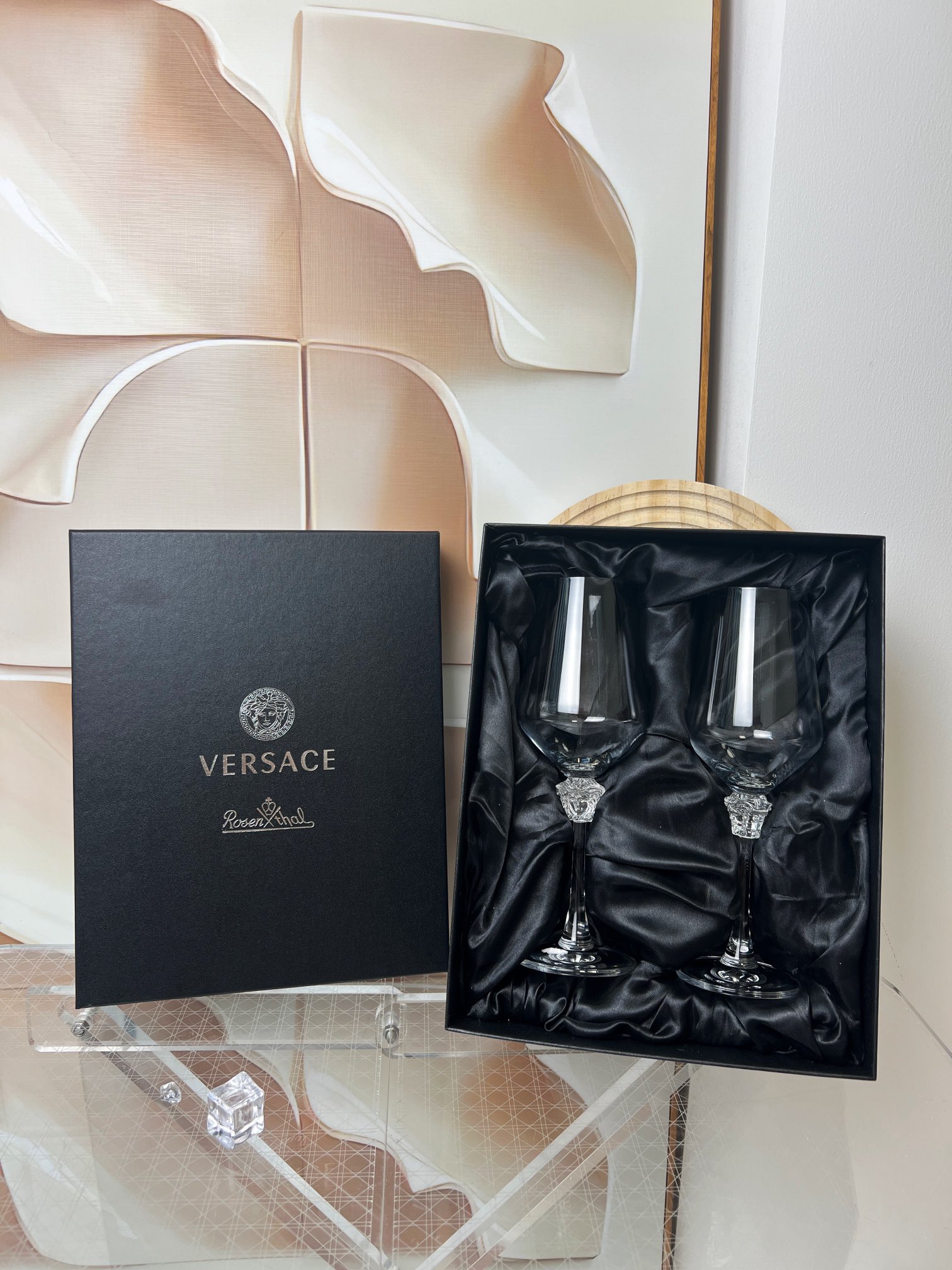 Versace 红酒杯以其鲜明的设计风格,独特的美感,极强的先锋艺术表征征服全球 4