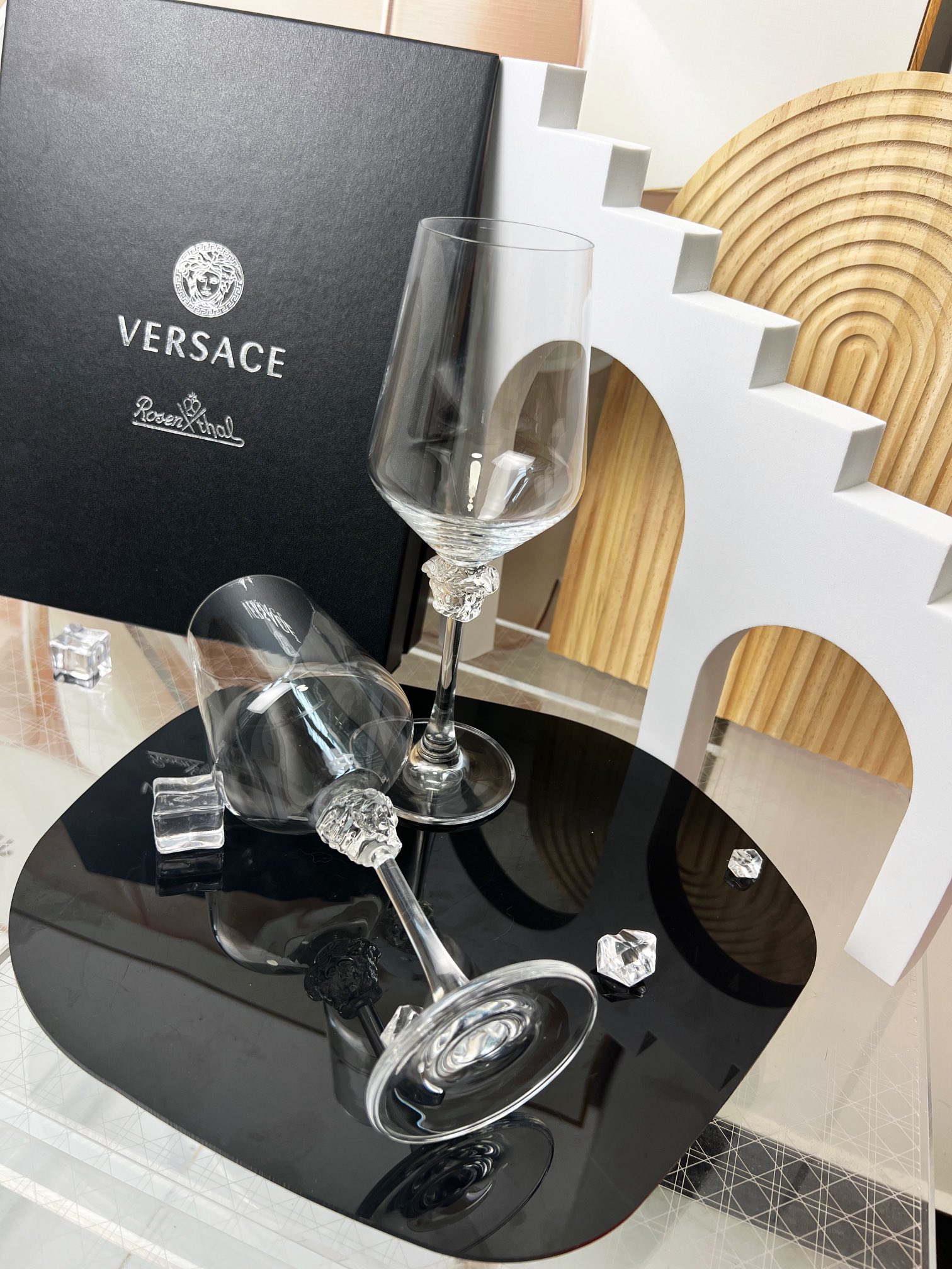 Versace Home brings the house’s signature Italian luxury and distinctive - Home&Textlile 5