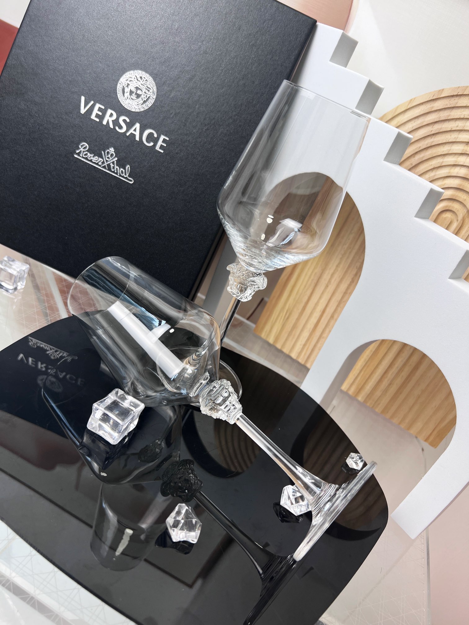 Versace Home brings the house’s signature Italian luxury and distinctive - Home&Textlile 4