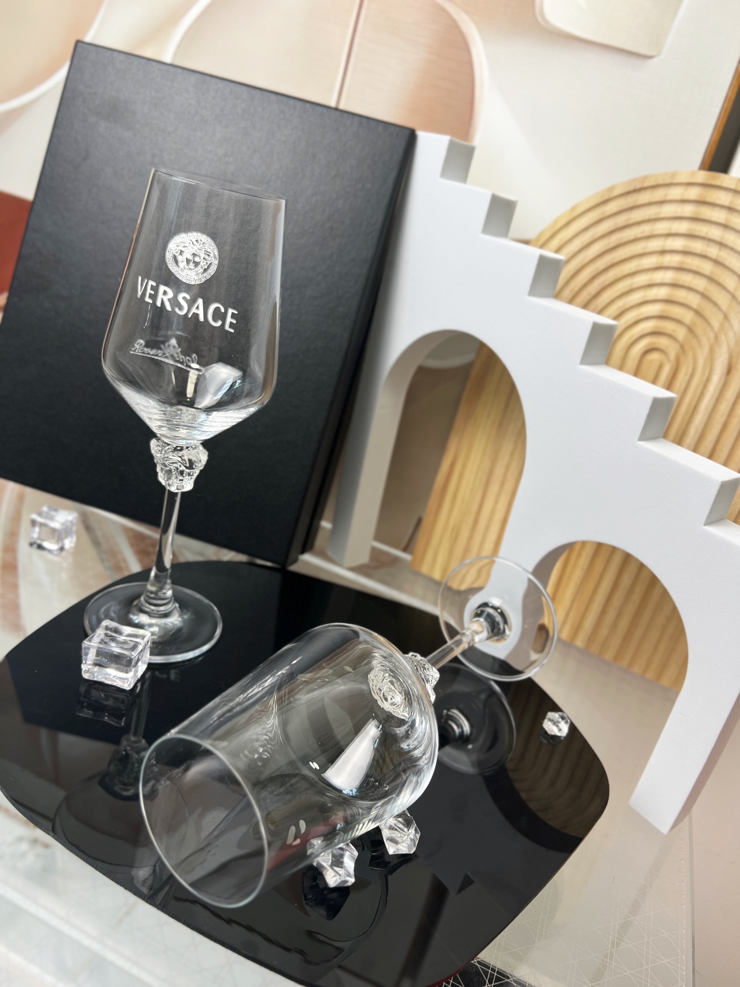 Versace Home brings the house’s signature Italian luxury and distinctive - Home&Textlile 6