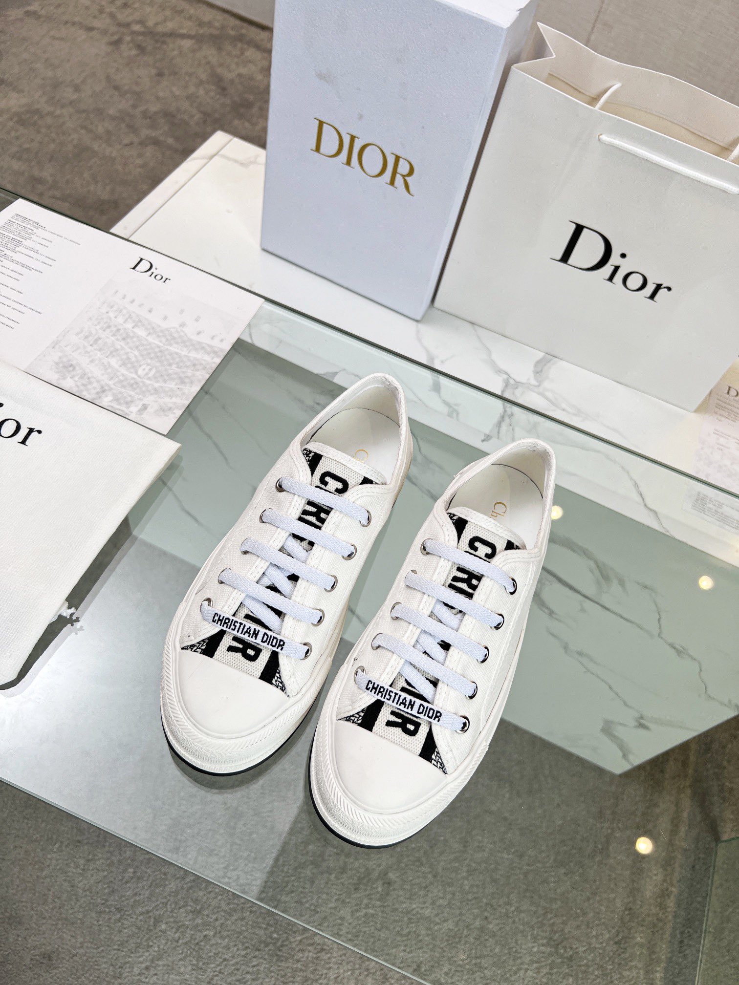 , Primavera 2023Zapatillas Walk 'n' Dior bordadas con suela gruesa de algodón con bordados multicolo