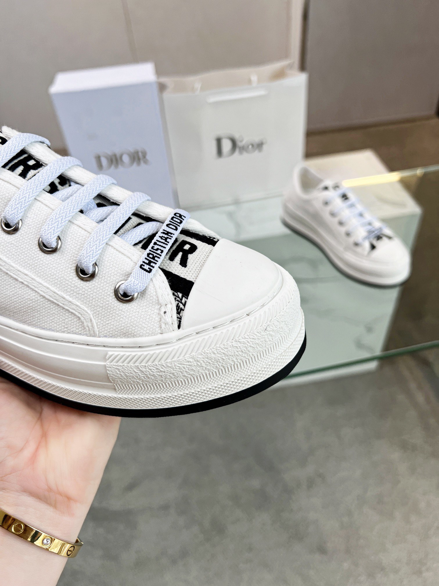 , Primavera 2023Zapatillas Walk 'n' Dior bordadas con suela gruesa de algodón con bordados multicolo