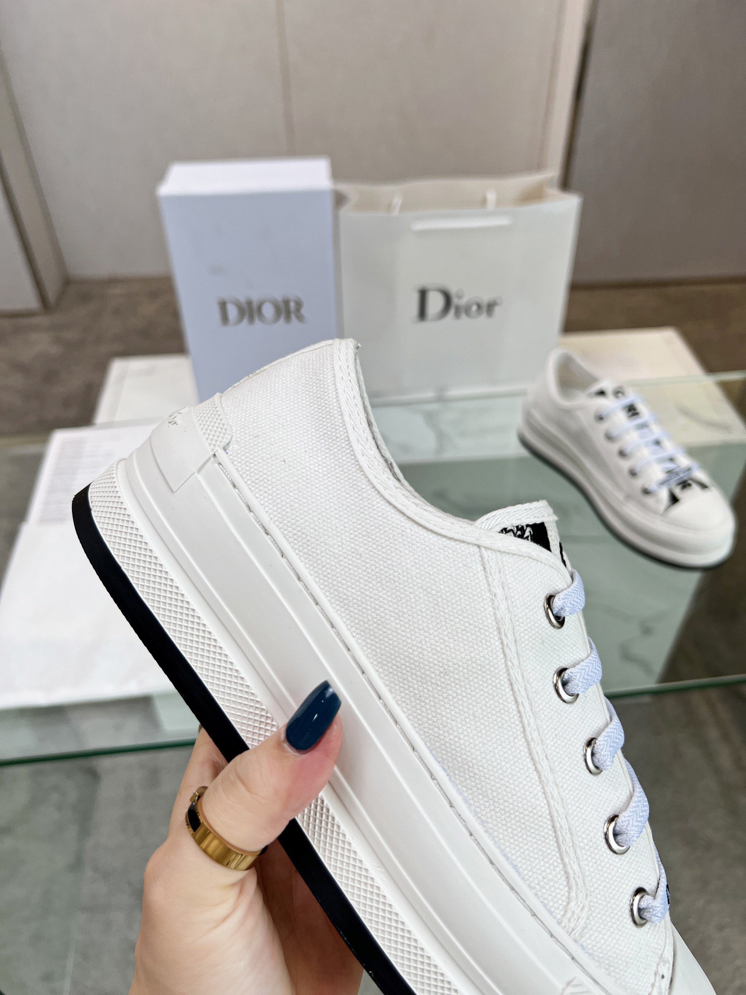, Primavera 2023Zapatillas Walk 'n' Dior bordadas con suela gruesa de algodón con bordados multicolo