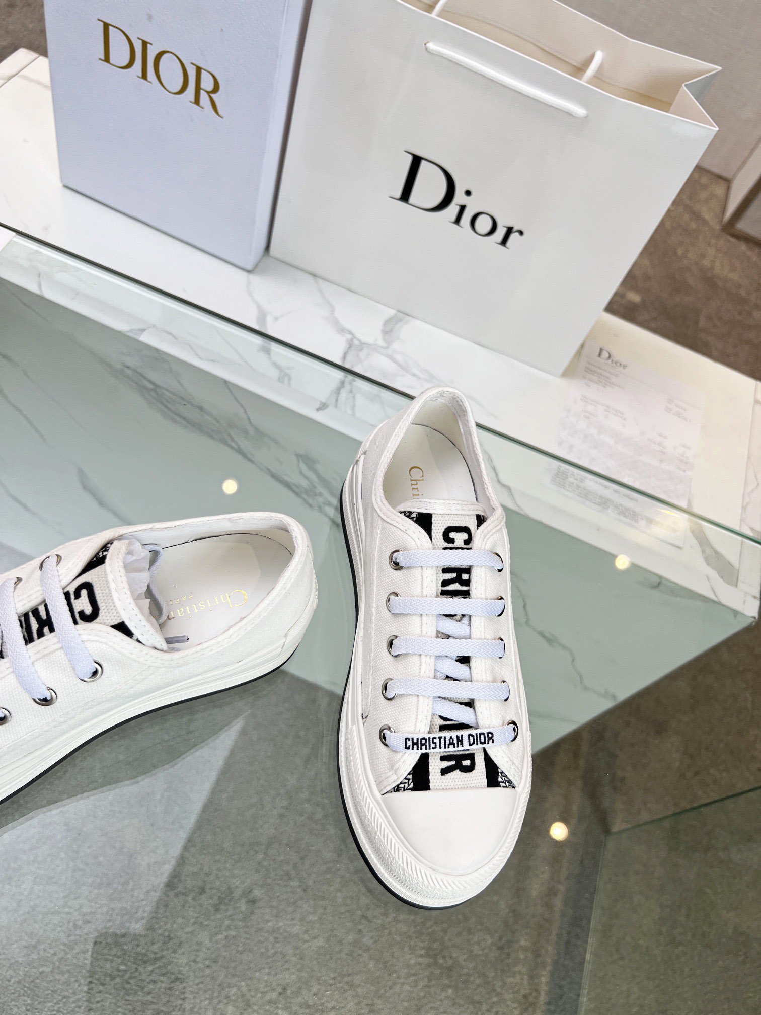 , Primavera 2023Zapatillas Walk 'n' Dior bordadas con suela gruesa de algodón con bordados multicolo