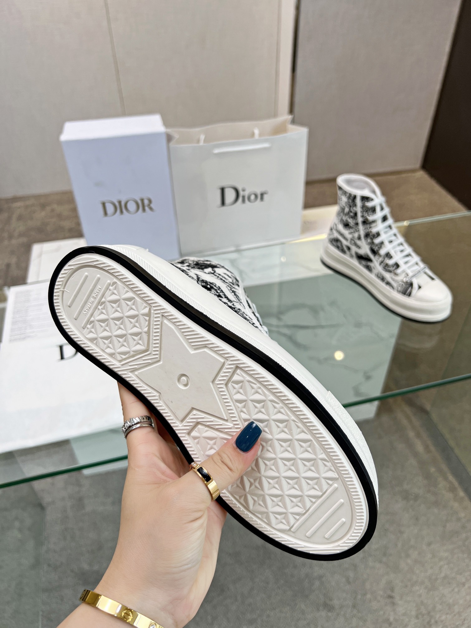 , Primavera 2023Zapatillas Walk 'n' Dior bordadas con suela gruesa de algodón con bordados multicolo