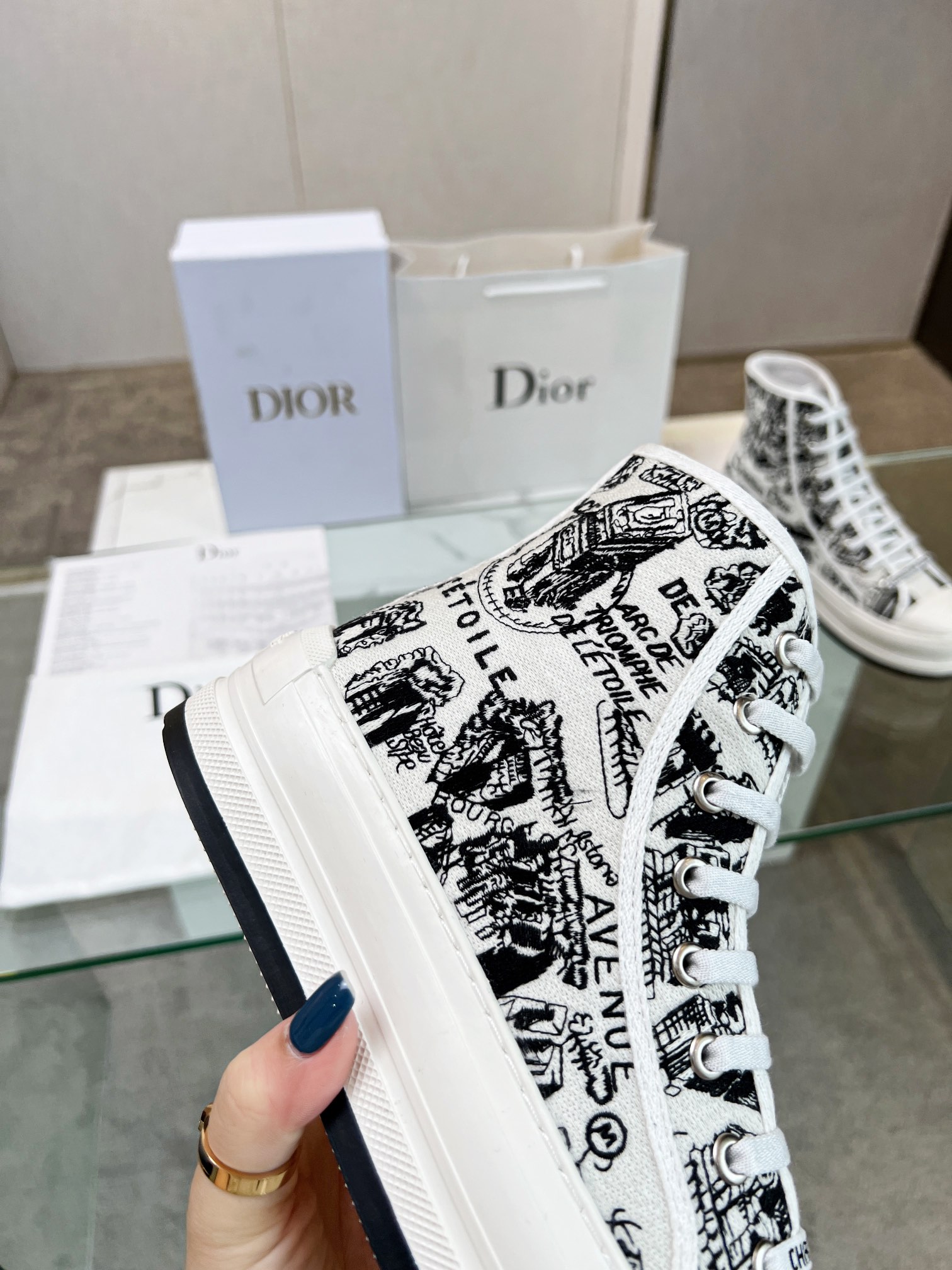 , Primavera 2023Zapatillas Walk 'n' Dior bordadas con suela gruesa de algodón con bordados multicolo