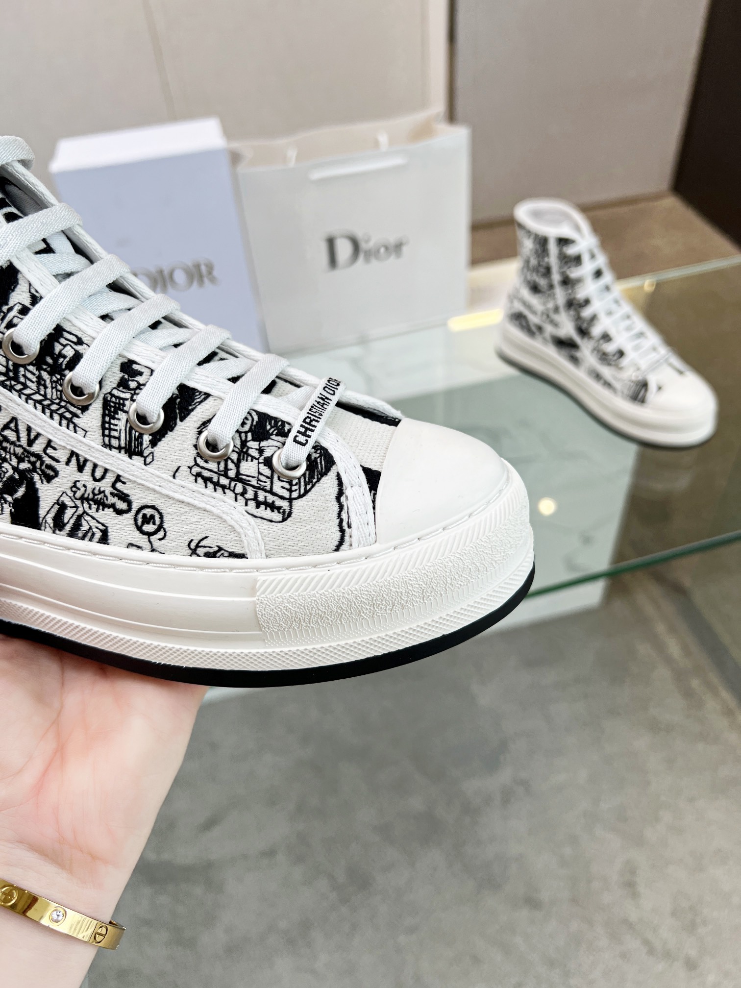 , Primavera 2023Zapatillas Walk 'n' Dior bordadas con suela gruesa de algodón con bordados multicolo