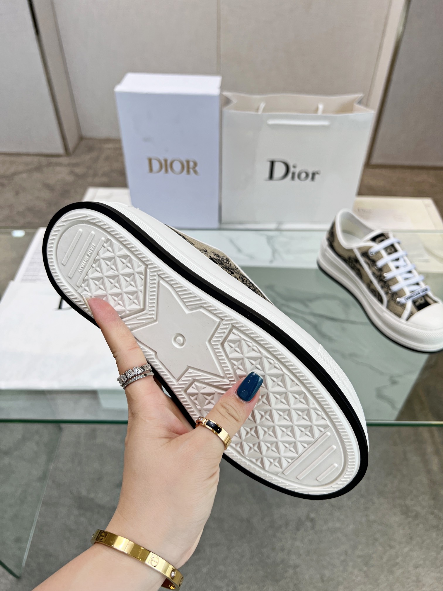 , Primavera 2023Zapatillas Walk 'n' Dior bordadas con suela gruesa de algodón con bordados multicolo