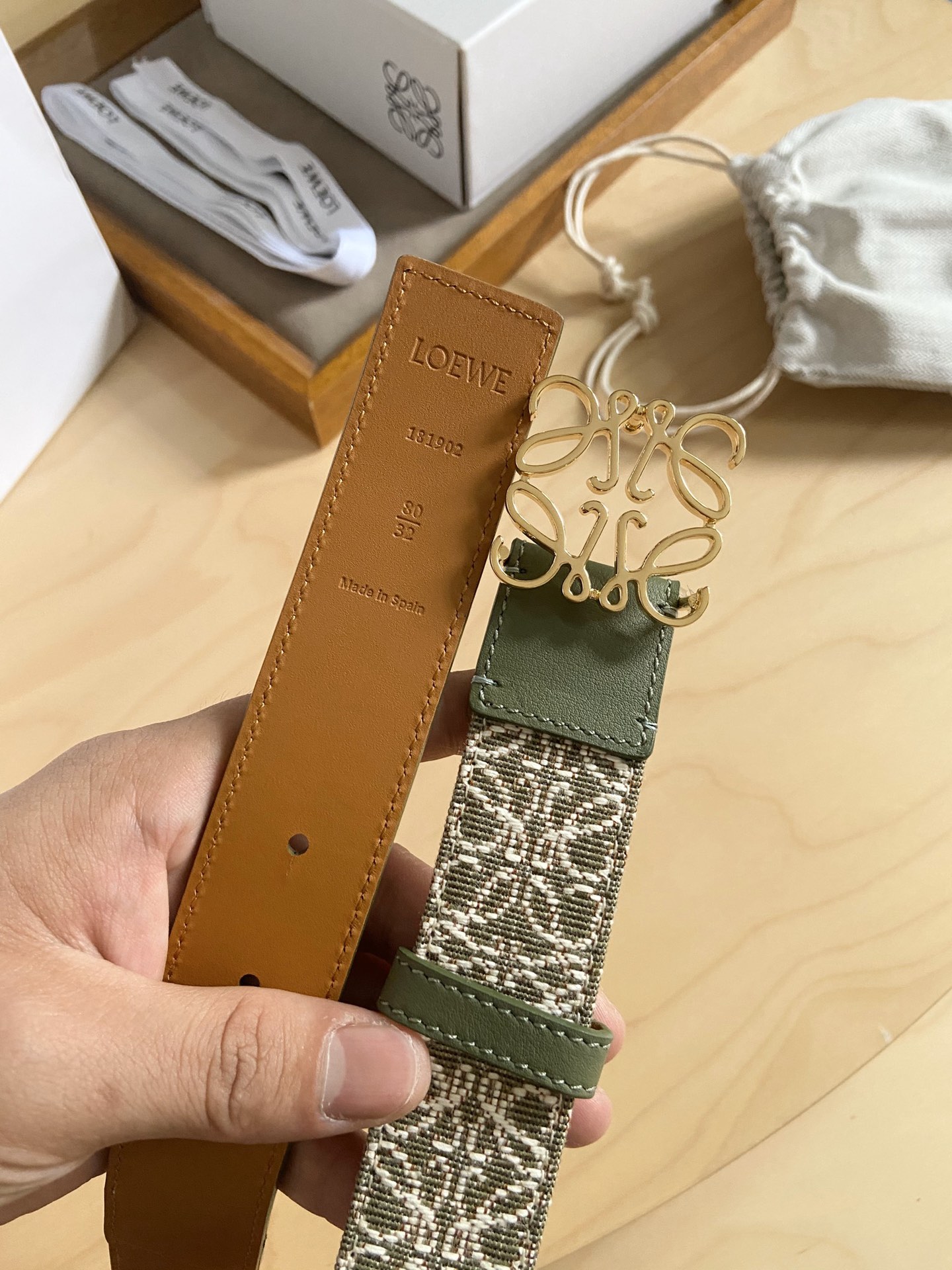 Loewe 新款罗意威LOEWE Anagram女士腰带 带身采用进口小牛皮+Anagram图案提花织物 配有LOEWE Anagram图案扣头 代购级别 宽度3