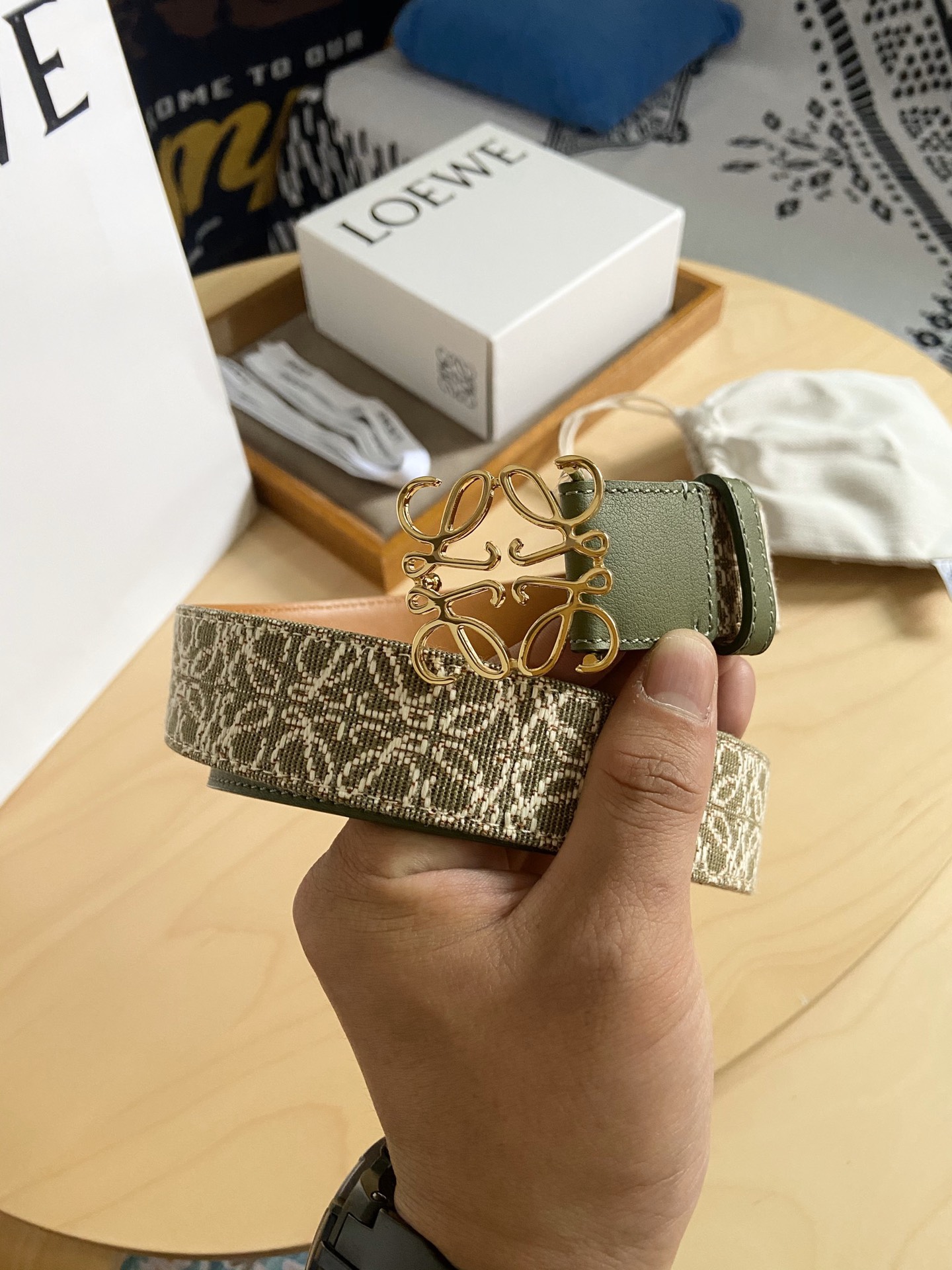 Loewe 新款罗意威LOEWE Anagram女士腰带 带身采用进口小牛皮+Anagram图案提花织物 配有LOEWE Anagram图案扣头 代购级别 宽度3