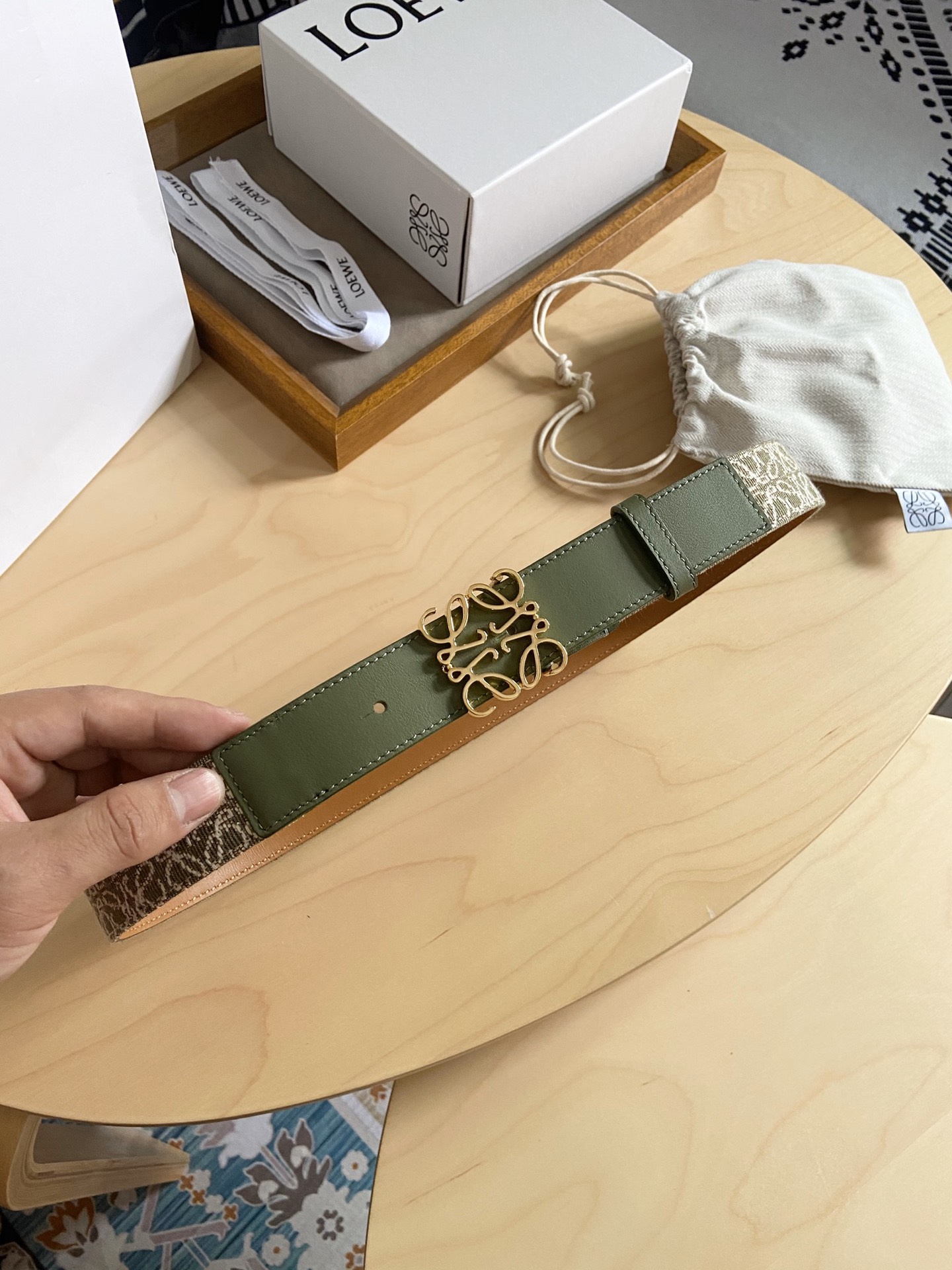 Loewe 新款罗意威LOEWE Anagram女士腰带 带身采用进口小牛皮+Anagram图案提花织物 配有LOEWE Anagram图案扣头 代购级别 宽度3
