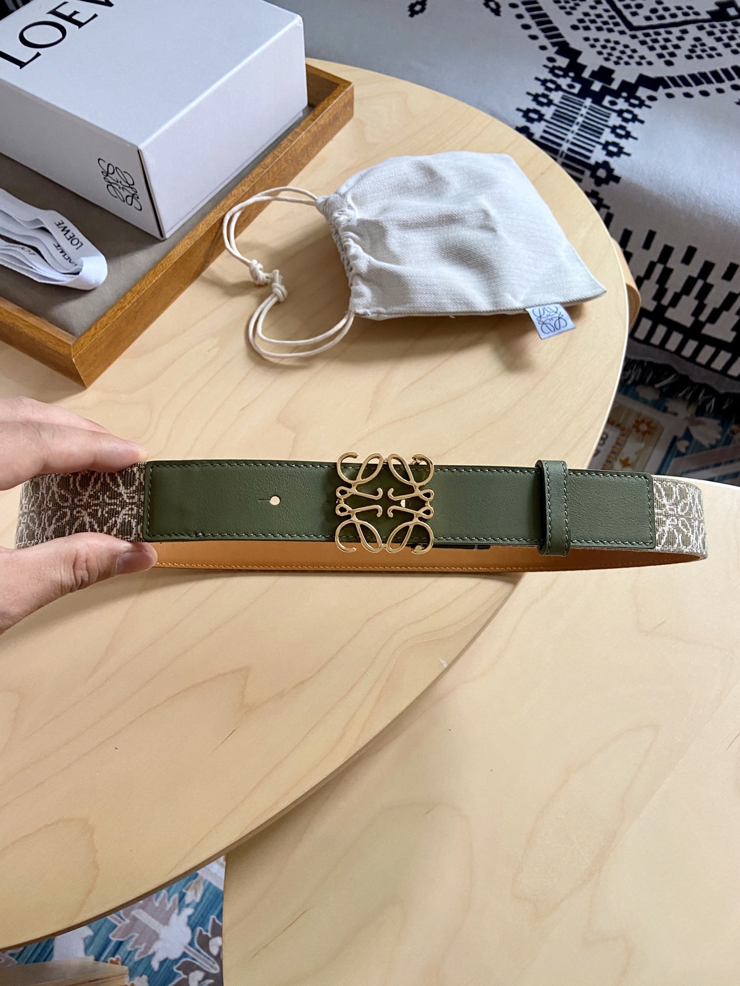 Loewe 新款罗意威LOEWE Anagram女士腰带 带身采用进口小牛皮+Anagram图案提花织物 配有LOEWE Anagram图案扣头 代购级别 宽度3