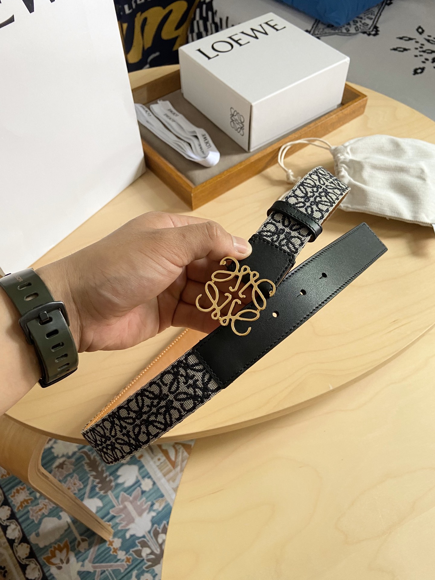 Loewe 新款罗意威LOEWE Anagram女士腰带 带身采用进口小牛皮+Anagram图案提花织物 配有LOEWE Anagram图案扣头 代购级别 宽度3