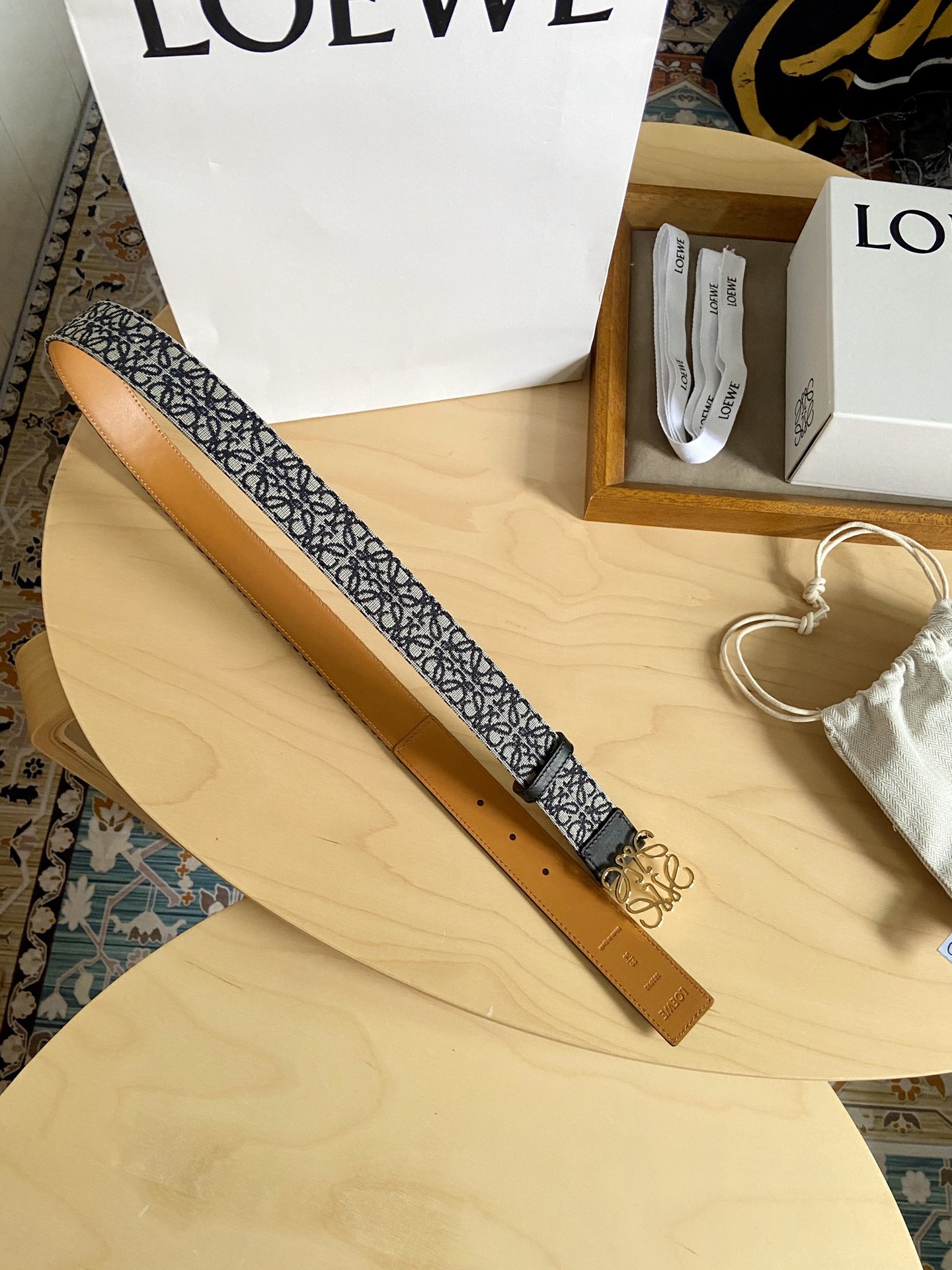 Loewe 新款罗意威LOEWE Anagram女士腰带 带身采用进口小牛皮+Anagram图案提花织物 配有LOEWE Anagram图案扣头 代购级别 宽度3