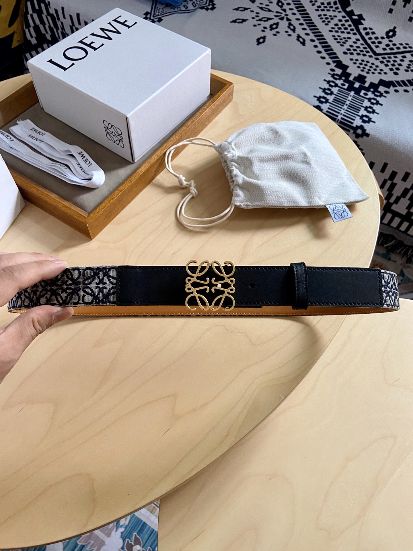 Loewe 新款罗意威LOEWE Anagram女士腰带 带身采用进口小牛皮+Anagram图案提花织物 配有LOEWE Anagram图案扣头 代购级别 宽度3